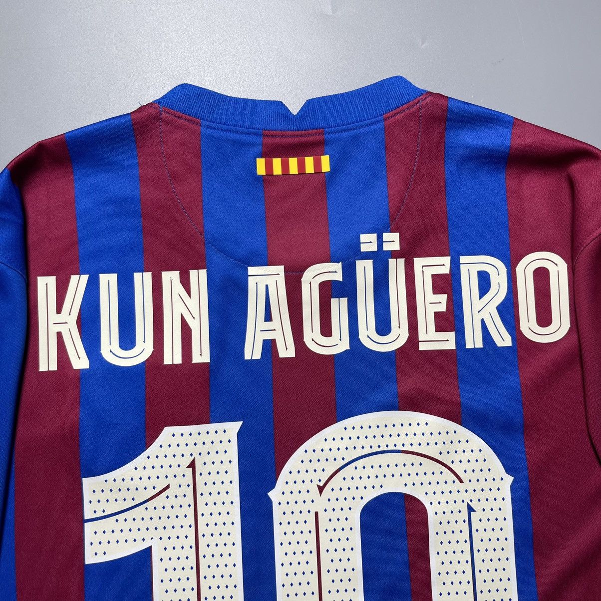 Nike BARCELONA NIKE 2021/2022 FOOTBALL HOME JERSEY #19 AGUERO Size US M / EU 48-50 / 2 - 10 Thumbnail