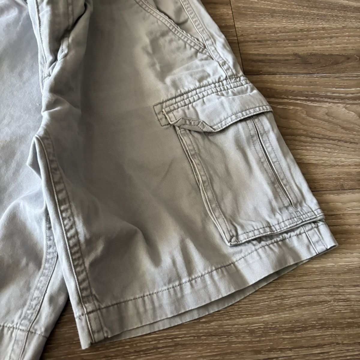 Vintage Crazy Vintage Y2K/2000s Grey Streetwear Skater Style Cargo Shorts! Size 36 Size US 35 - 4 Thumbnail
