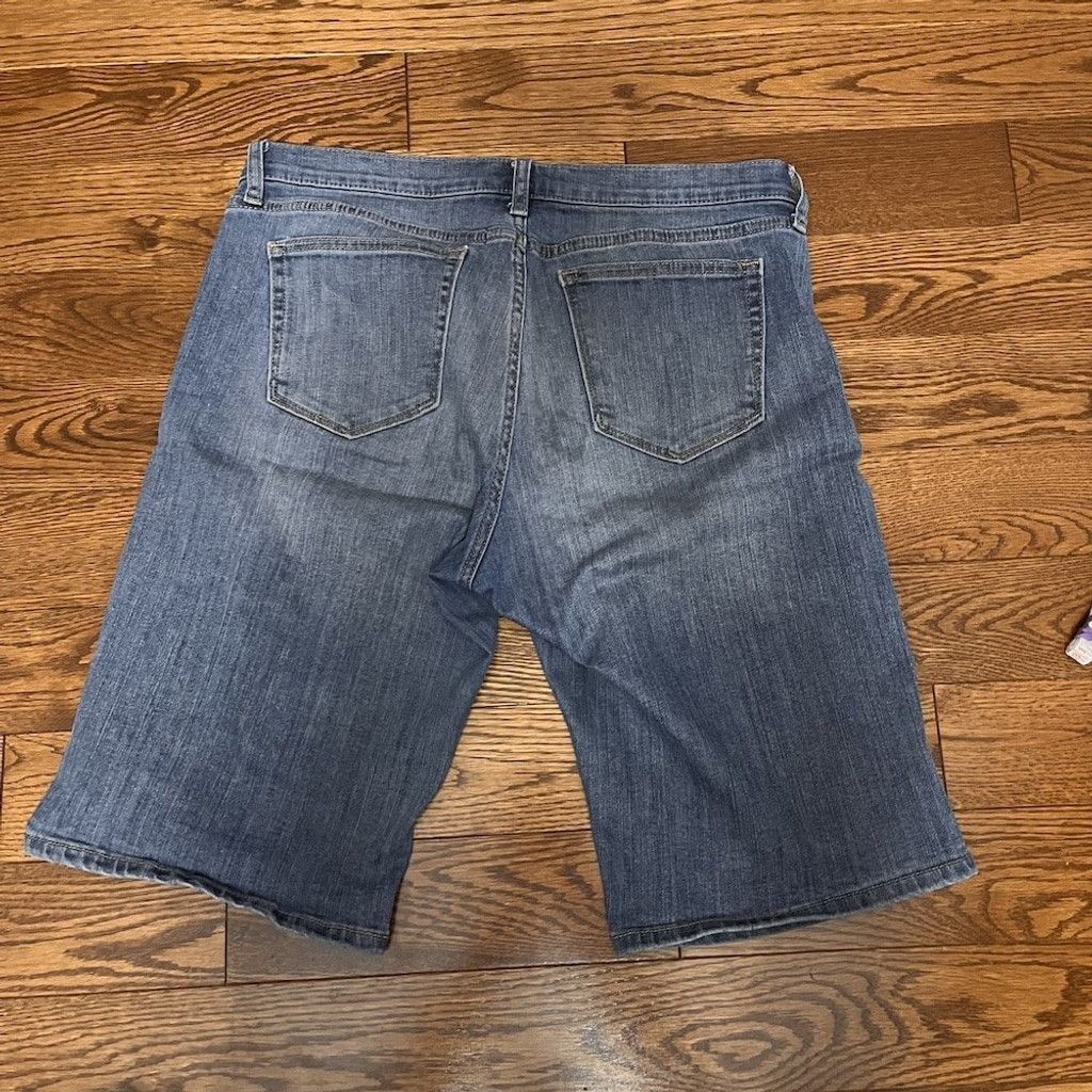 Banana Republic Banana Republic size 29 denim bermudas Size 29" - 2 Thumbnail