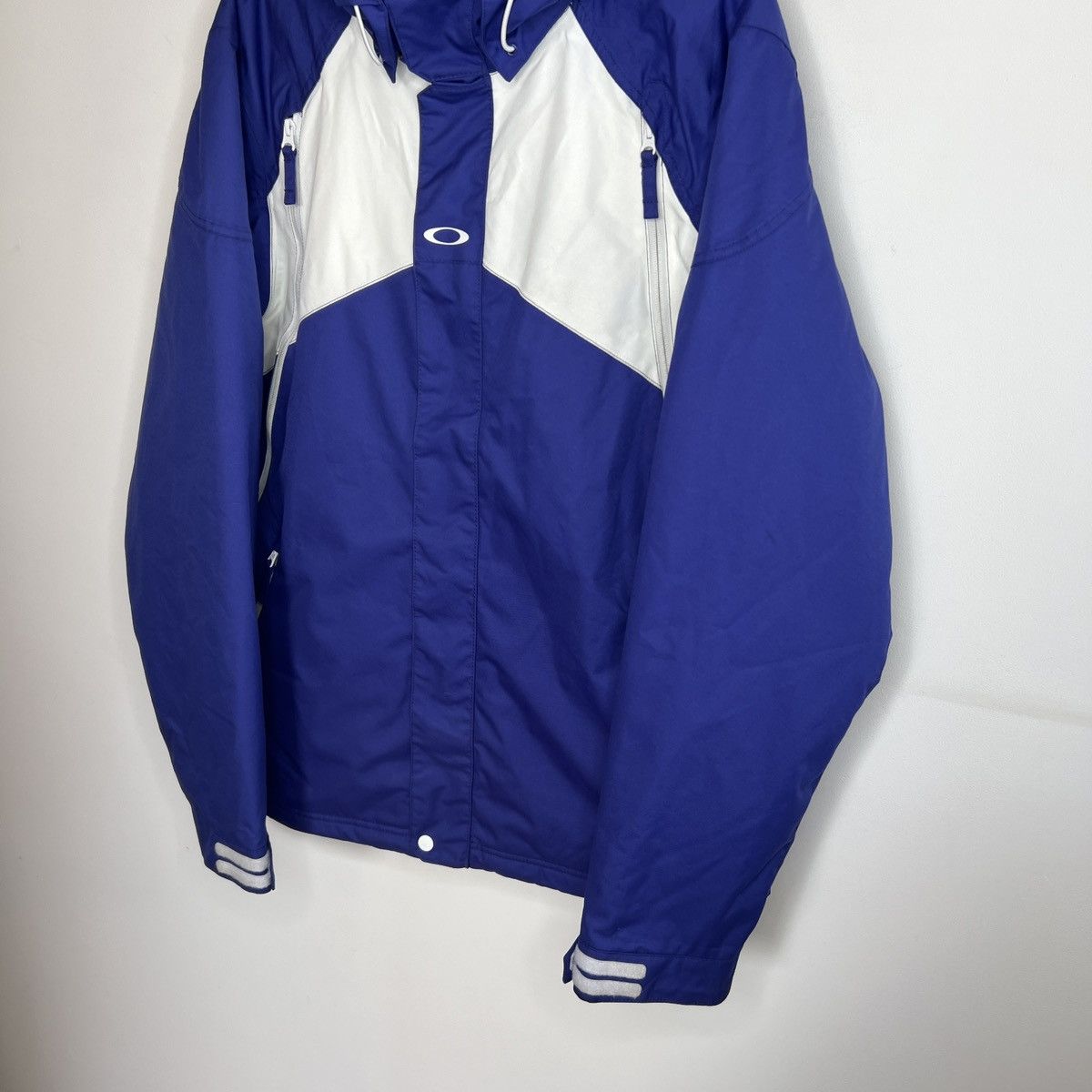Oakley 00s Oakley Vintage Waterproof Hooded Jacket Y2K Size US L / EU 52-54 / 3 - 2 Thumbnail