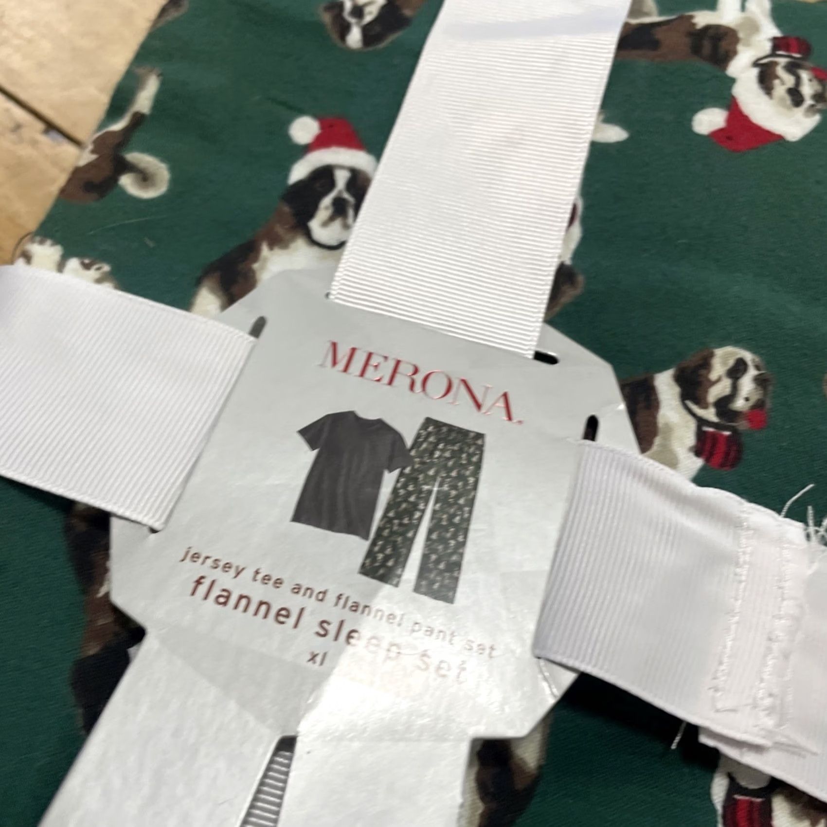 Old Navy Old Navy Flannel Pajama Pants Men XL Christmas Santa Dogs Green 100% Cotton Holiday Christmas 2012 NEW Size US 36 / EU 52 - 5 Thumbnail
