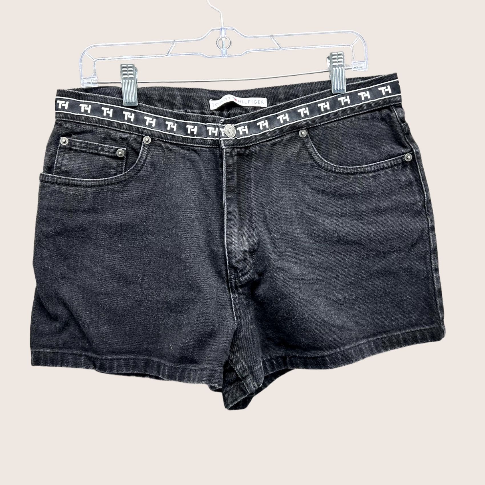 Tommy Hilfiger VINTAGE Tommy Hilfiger Shorts Women 14 Black Denim Logo Waistband High Rise 00s Cut-Off Denim Shorts Womens 14 Black Logo Size 36" / US 14 / IT 50 - 1 Thumbnail
