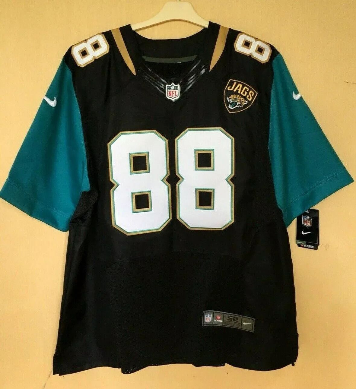 Nike NFL JAGUARS JACKSONVILLE JAGS HURNS NIKE FOOTBALL JERSEY Size US XL / EU 56 / 4 - 1 Thumbnail