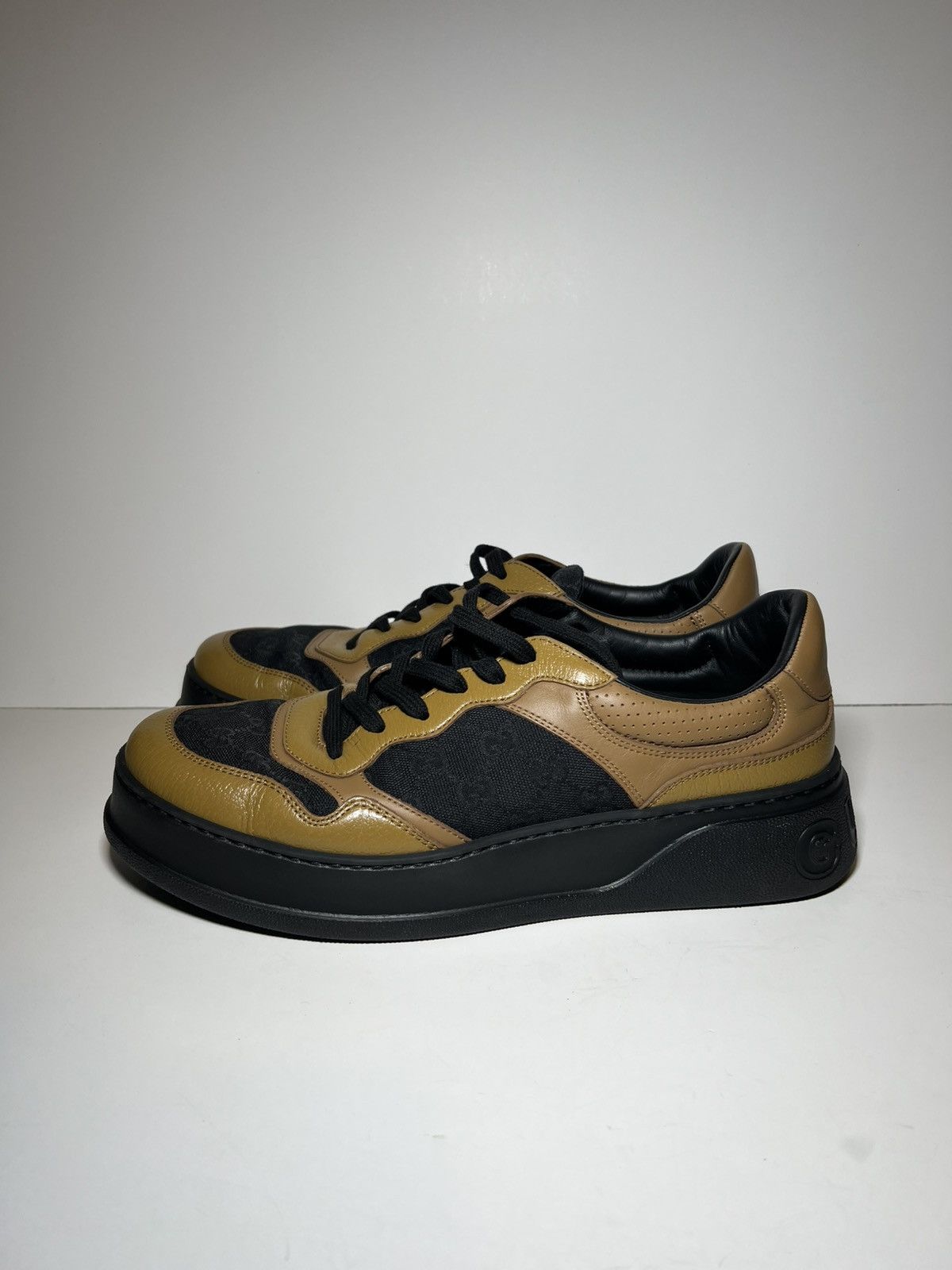 Gucci Gucci GG Supreme Embossed Chunk Low Camel and black leather Size US 13 / EU 46 - 3 Thumbnail