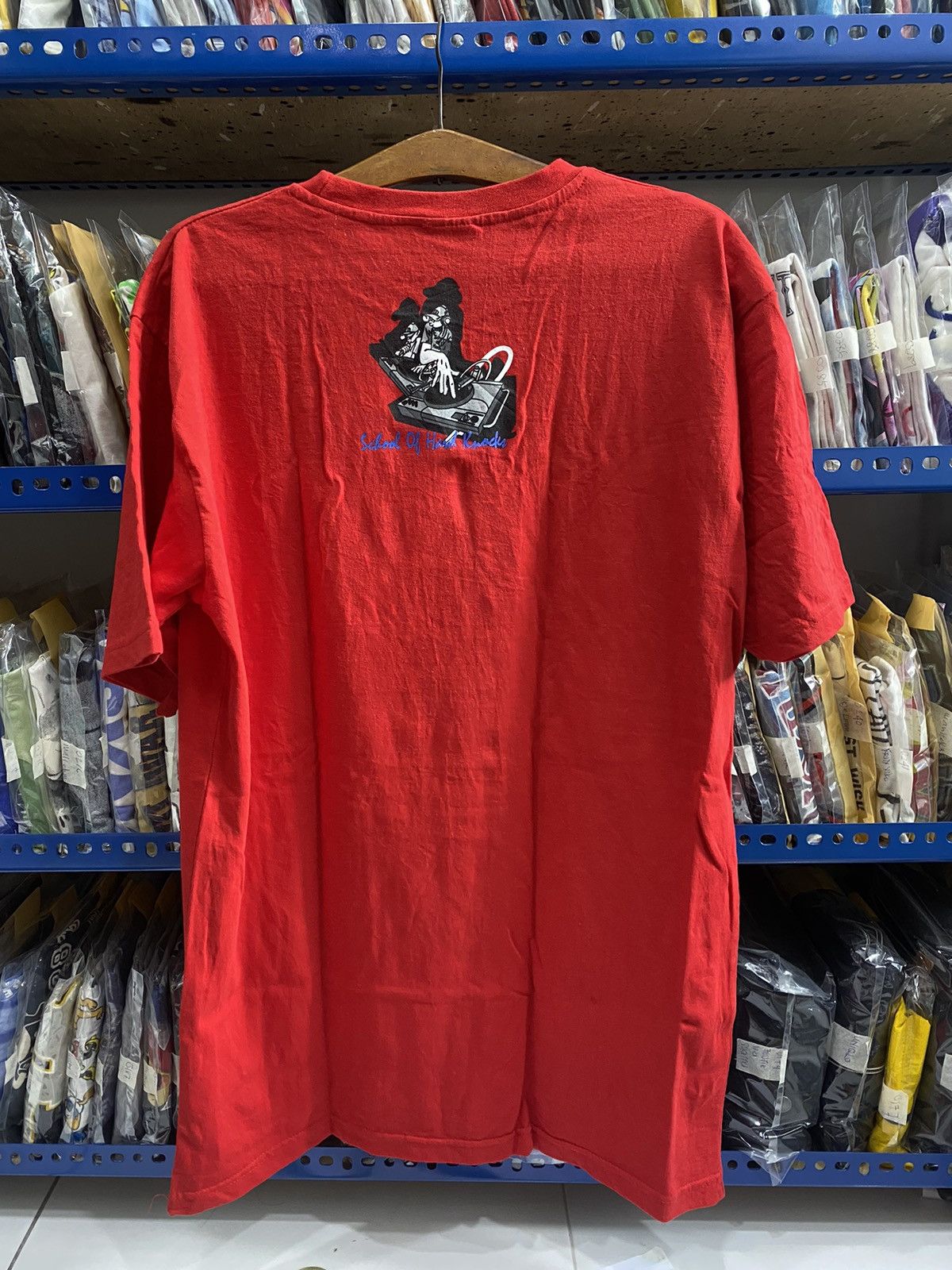 Vintage SCHOOL OF HARD KNOCK TSHIRT Size US L / EU 52-54 / 3 - 7 Thumbnail