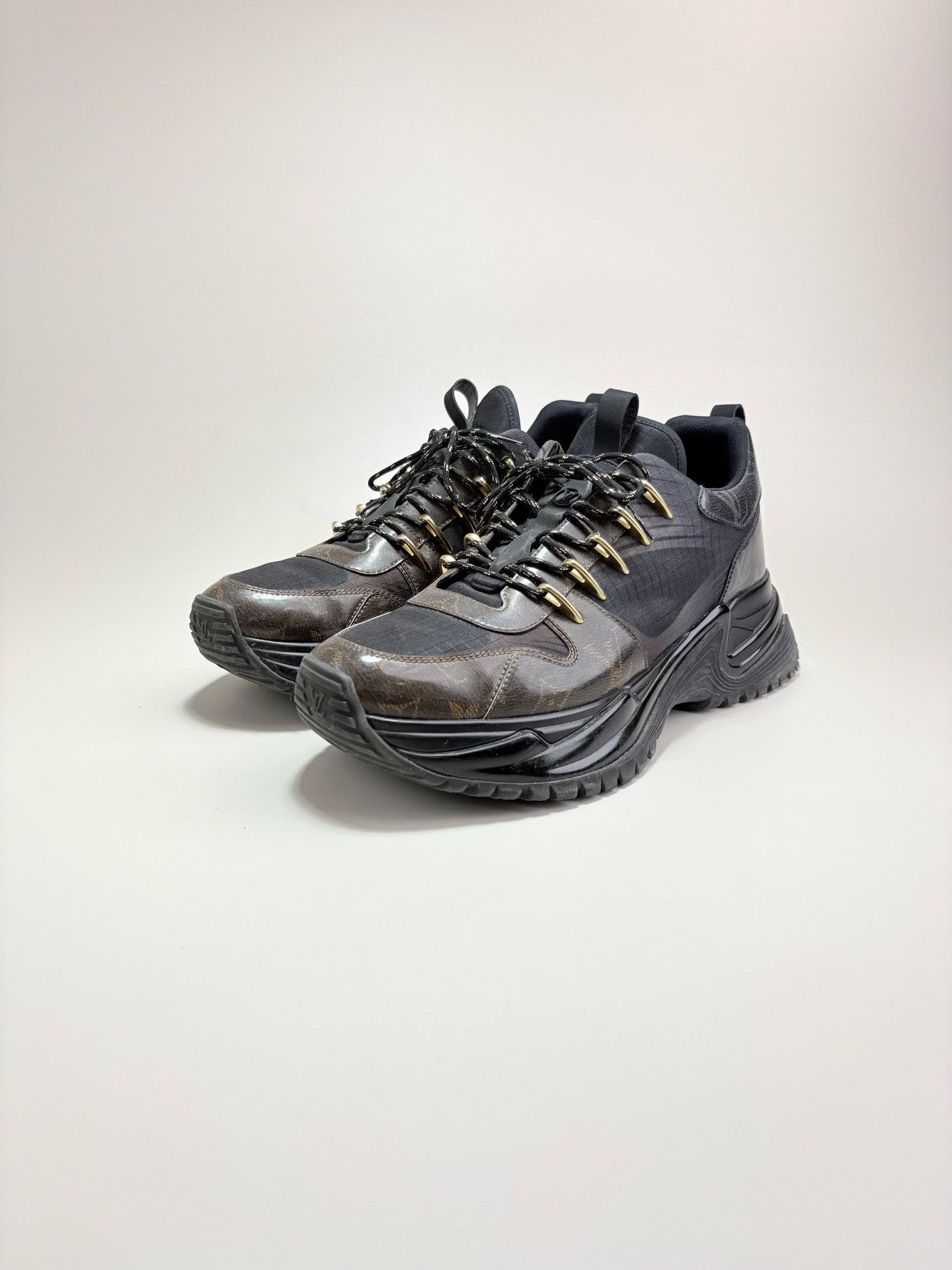 Louis Vuitton Louis Vuitton LV Run Away Sneakers Size US 10 / EU 43 - 1 Thumbnail