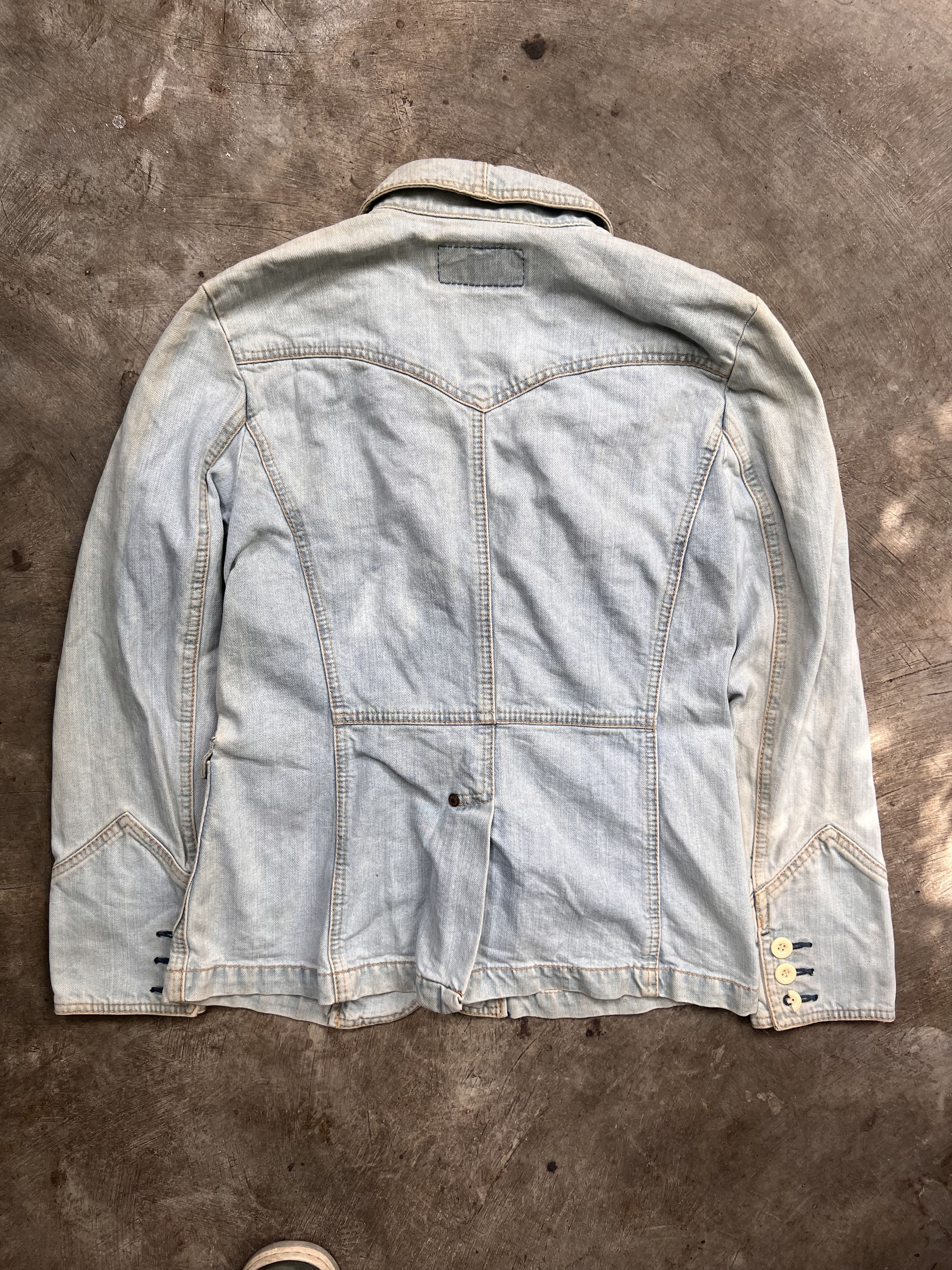 Levi's Vintage Clothing 90s Levi’s for women distressed denim jacket Size M / US 6-8 / IT 42-44 - 5 Thumbnail