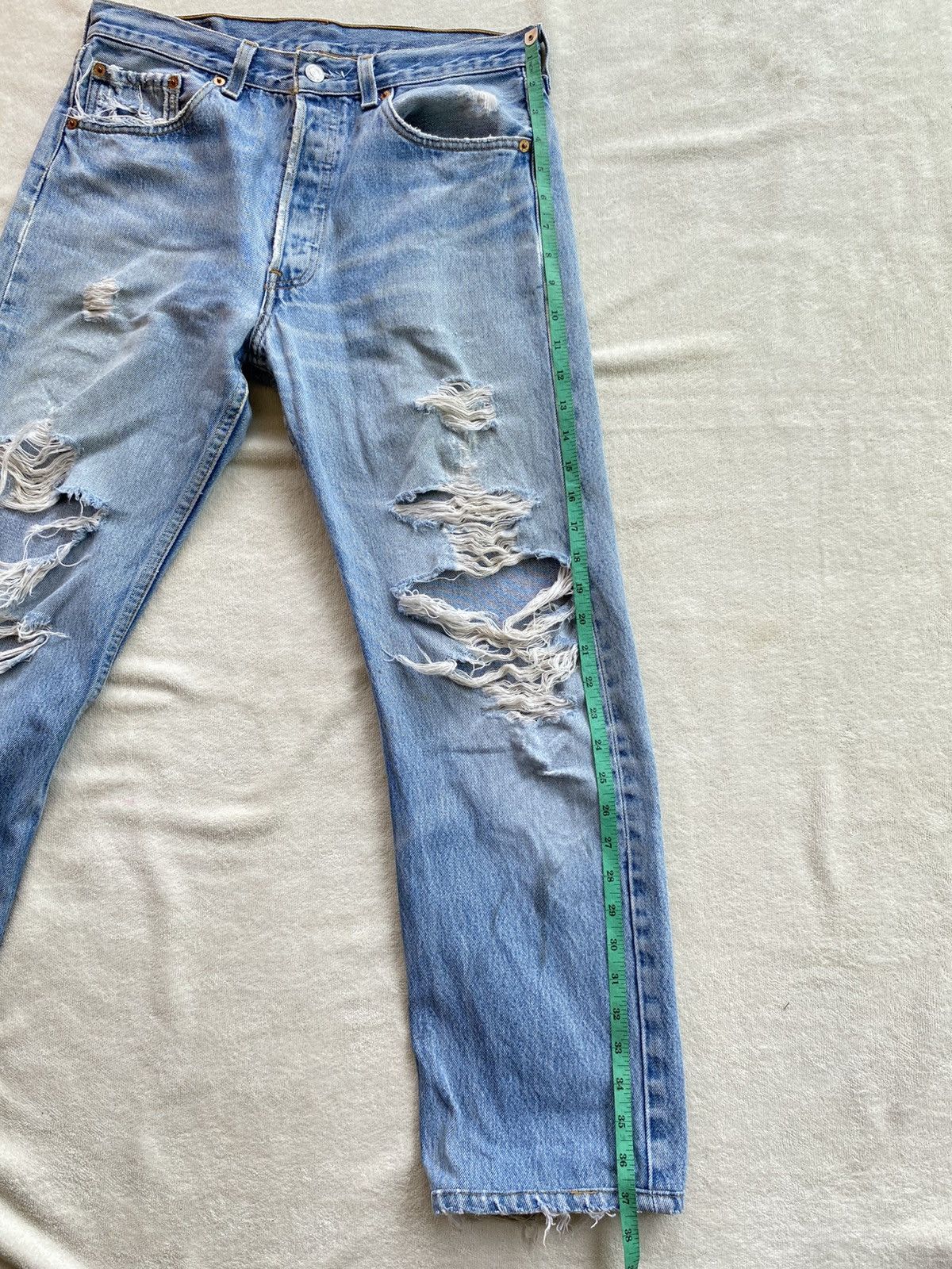 Levi's VINTAGE LEVIS 501xx DISTRESSED JEANS PANTS Size US 33 - 19 Thumbnail