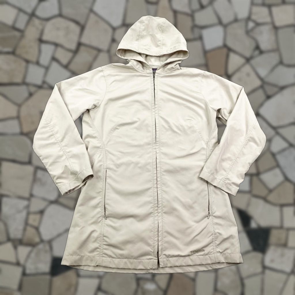 Patagonia Patagonia Coat Windbreaker Women M Pumice Gray Full Zip Hooded Nylon Pockets Logo Zip Mid-Length Windproof Size M / US 6-8 / IT 42-44 - 1 Thumbnail