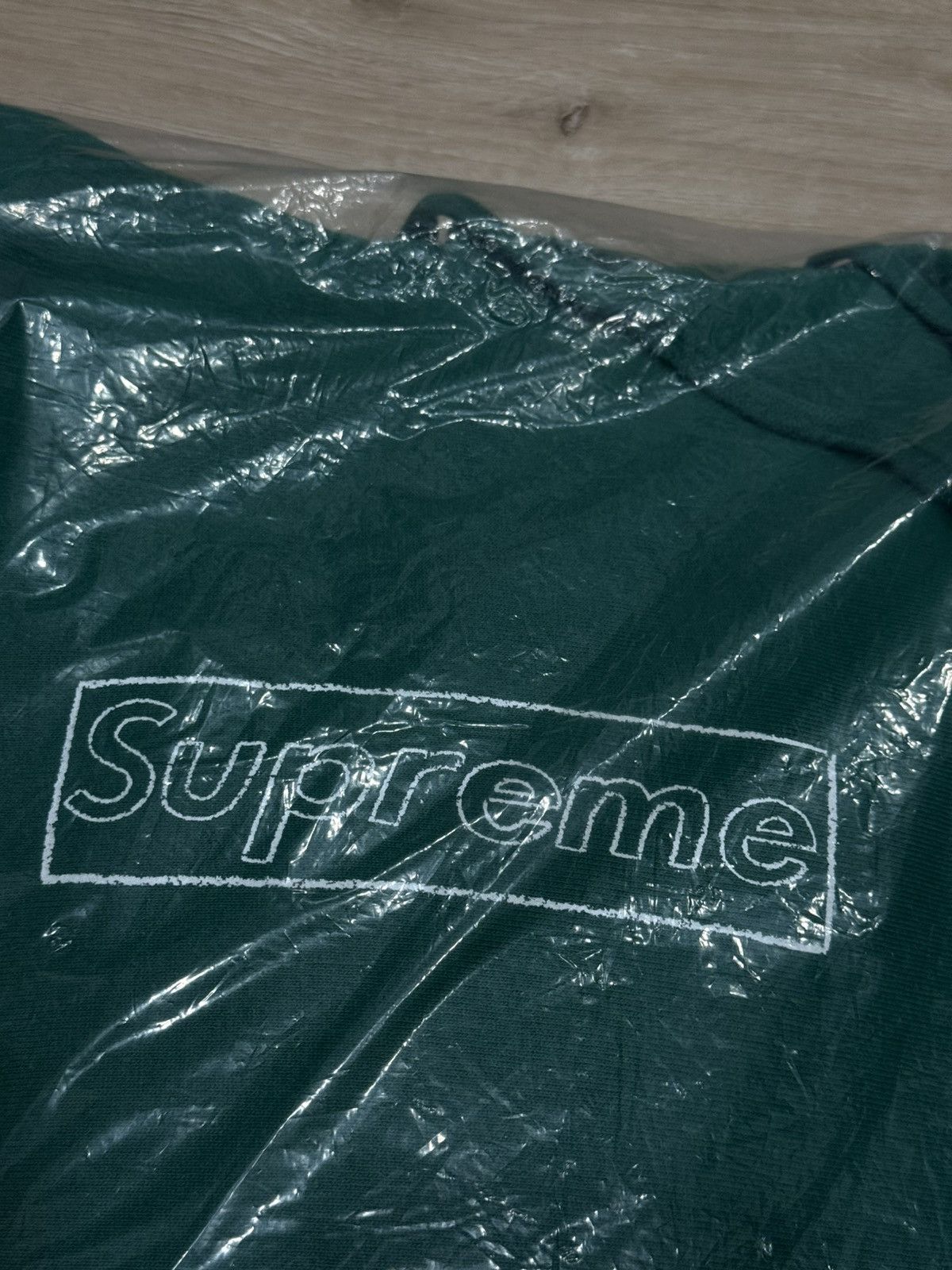 Kaws × Supreme Supreme Kaws Box Logo Hoodie (Chalk Logo Hoodie) Size US XXL / EU 58 / 5 - 3 Thumbnail