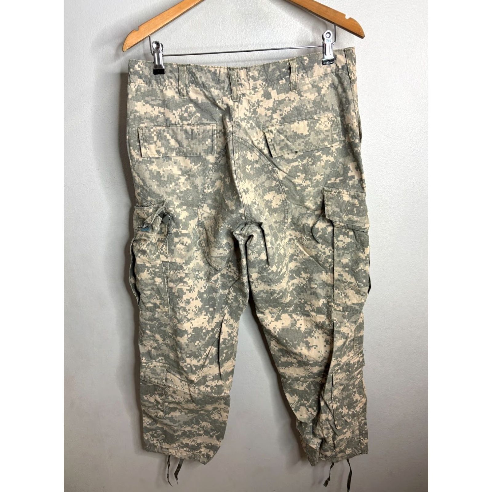 Vintage USAF Desert Camo Pants Mens 32 Regular Beige Cargo 90s Army Outdoor Workwear Belt Loops Pockets Cotton Nylon Straight Front Casual Size US 32 / EU 48 - 5 Thumbnail