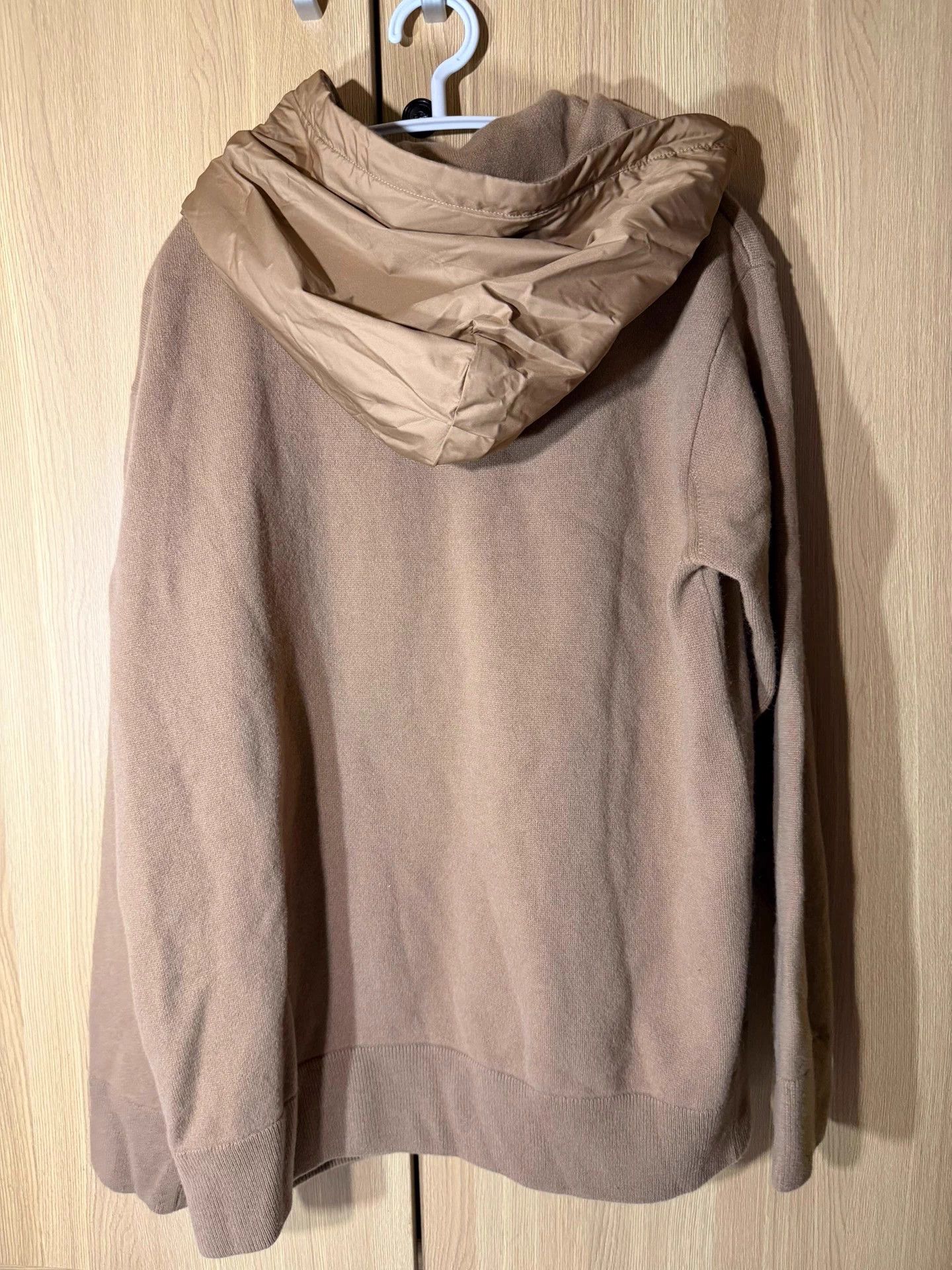 Moncler Moncler Camel Wool Cashmere Hoodie L Worn Once Size US L / EU 52-54 / 3 - 2 Thumbnail