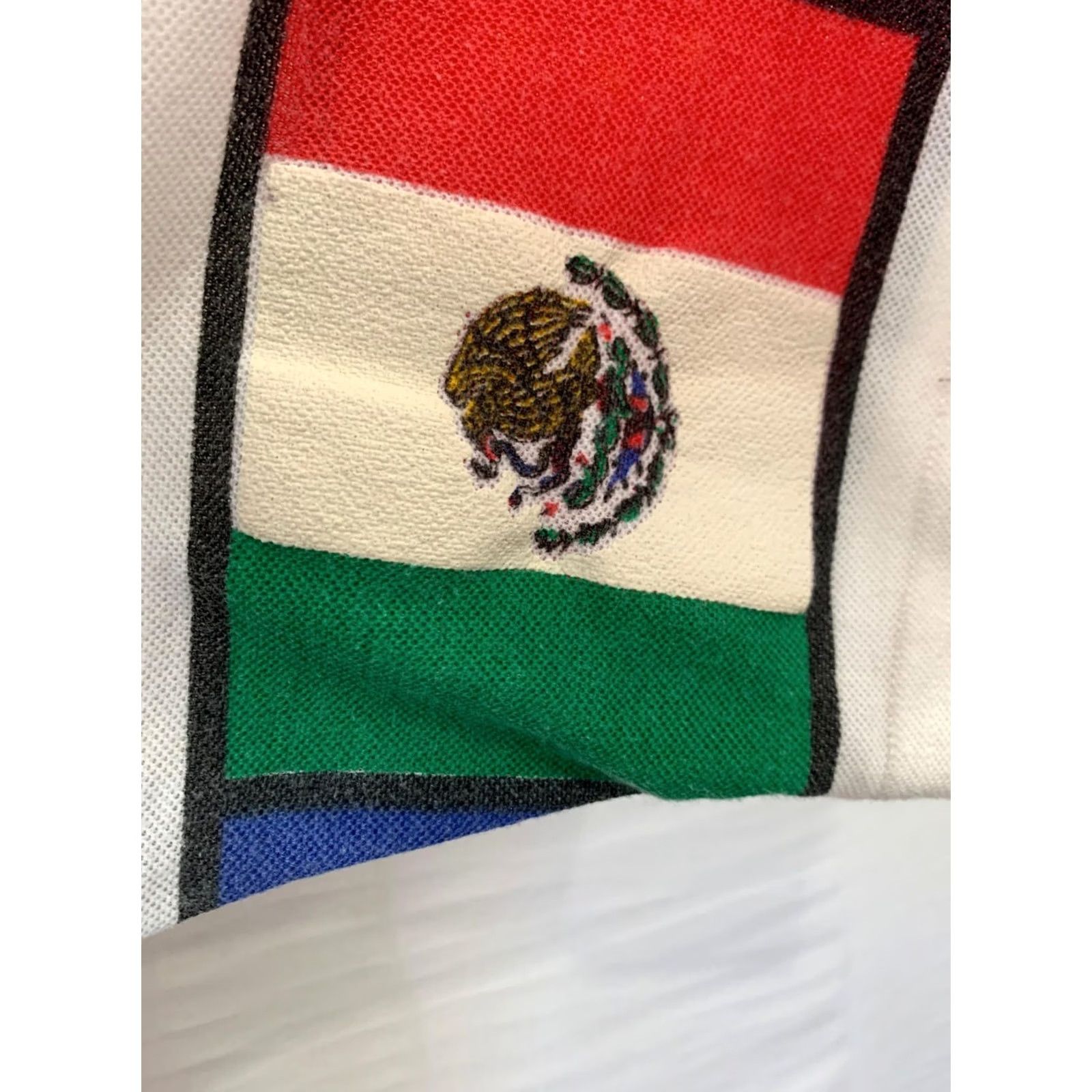 Disney VINTAGE EPCOT Center World Showcase T Shirt L XL Mickey Flags USA 1980s Size US XL / EU 56 / 4 - 6 Thumbnail
