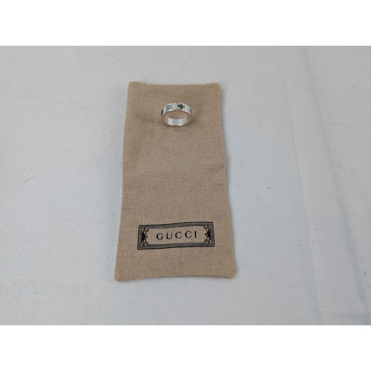 Gucci o1rshd1 Size: 17 / Bee Engraved Ring in Silver Size ONE SIZE - 7 Thumbnail