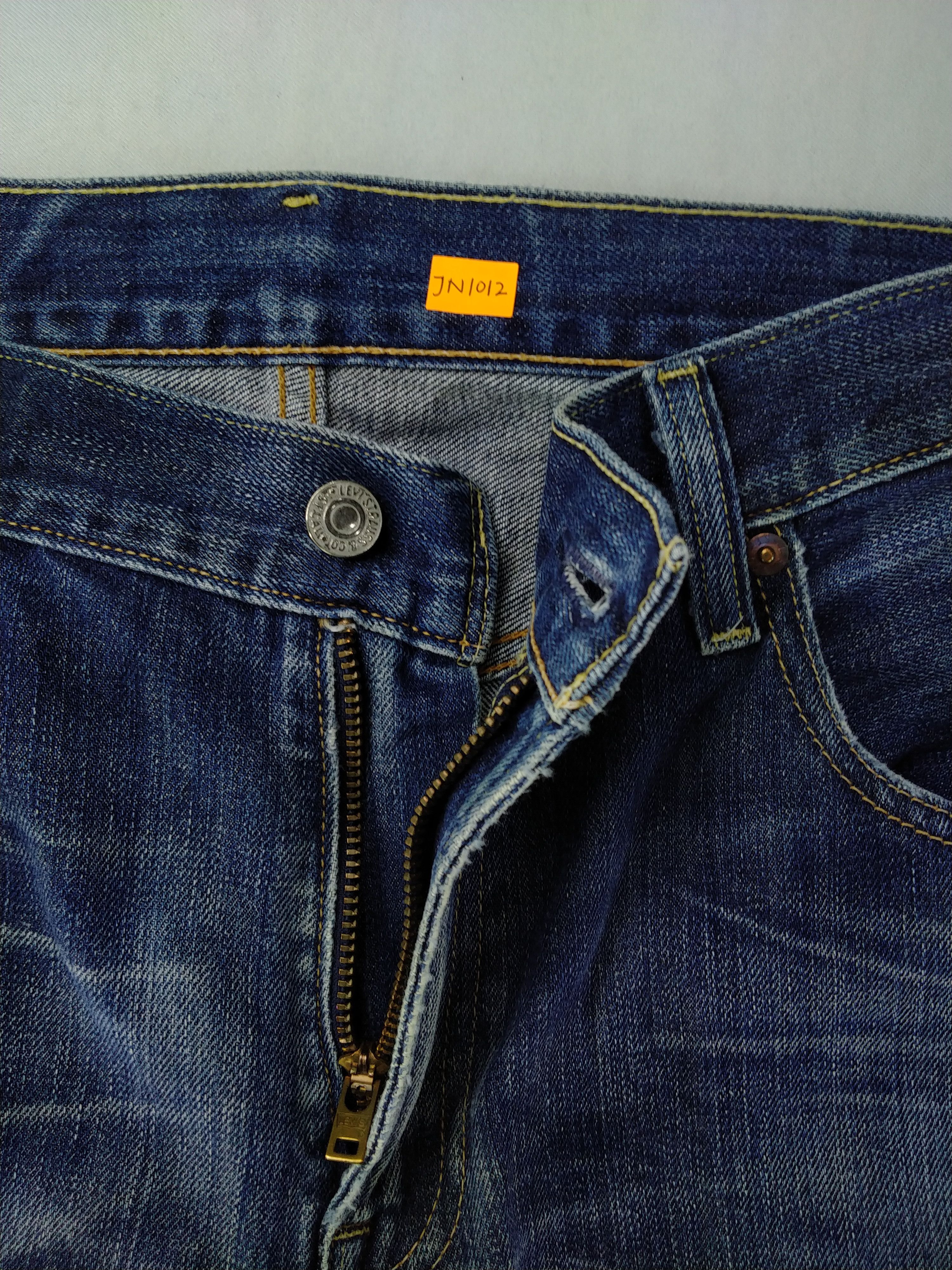 Levi's Distressed Vintage Levi's 505 Jeans 35x30.5 Denim JN1012 Size US 35 - 6 Thumbnail