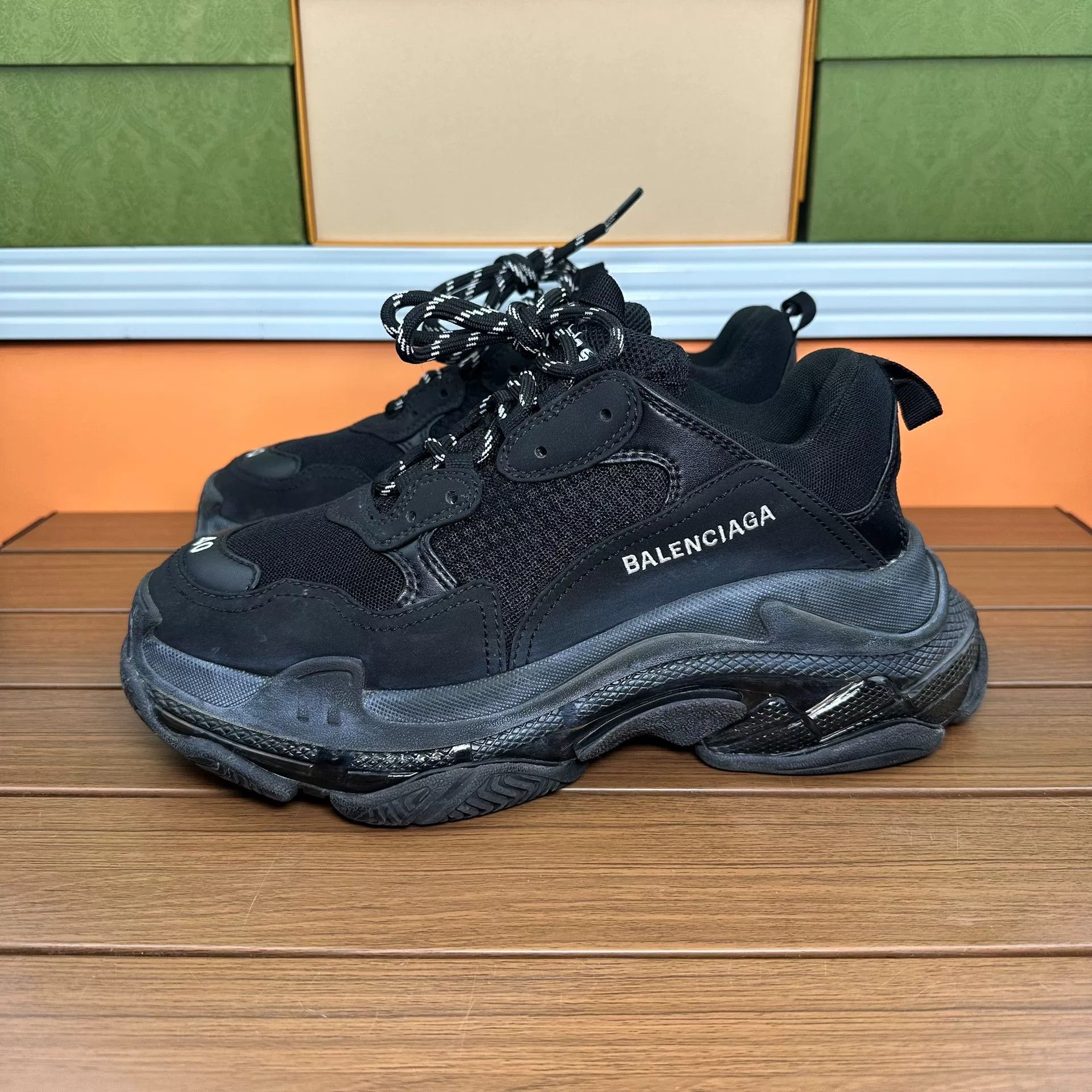 Balenciaga Balenciaga Distressed Black Lowtop Sneakers 7 Men Size US 7 / EU 40 - 1 Thumbnail