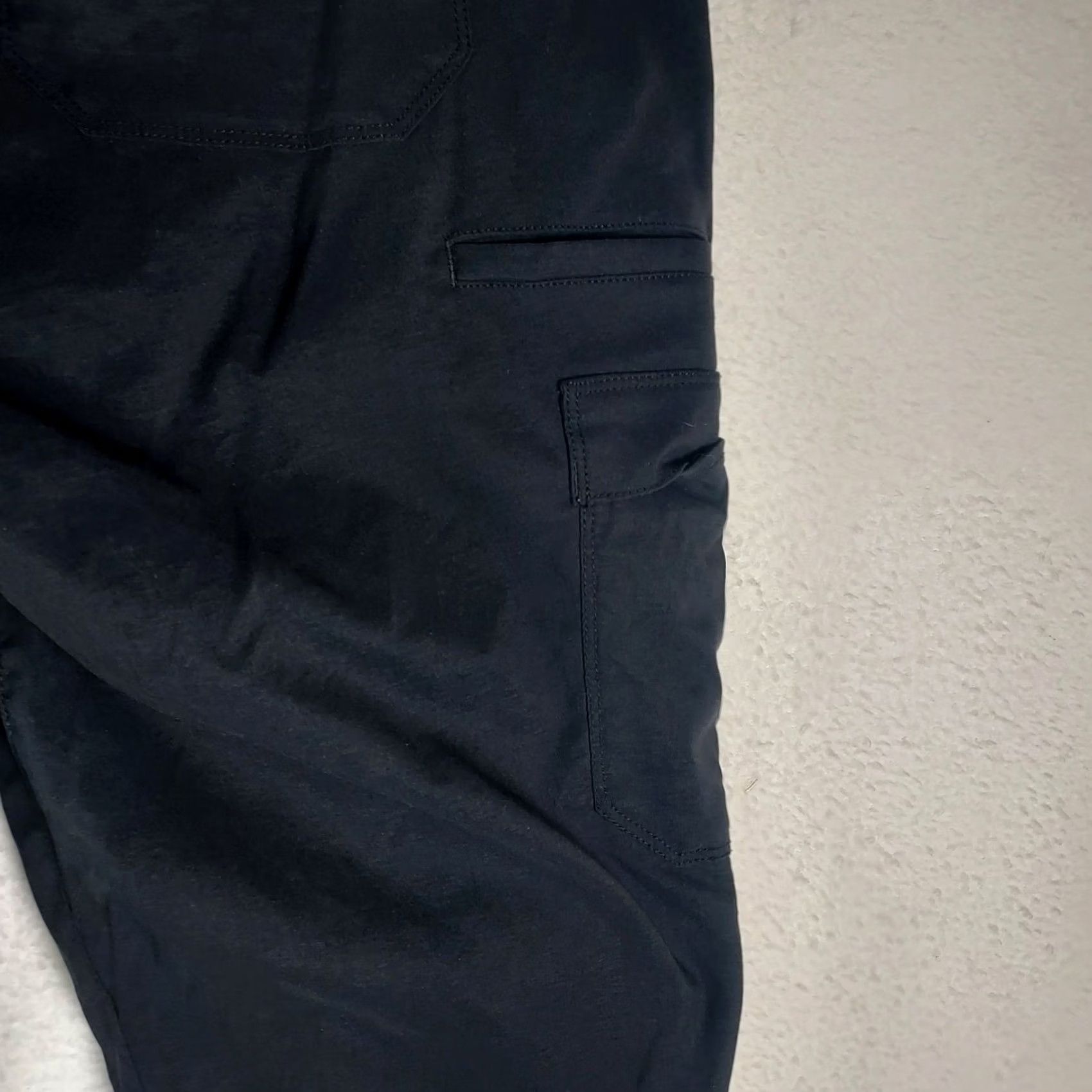 CO Duluth Women’s 14 Mid Rise Cargo Pants Black Nylon Spandex Capri Flat Front Straight Leg Pockets Casual Workwear Travel Size 36" / US 14 / IT 50 - 6 Thumbnail