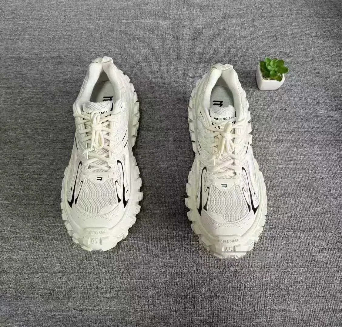 Balenciaga balenciaga double logo tire sneakers size 45. Size US 11 / EU 44 - 5 Thumbnail