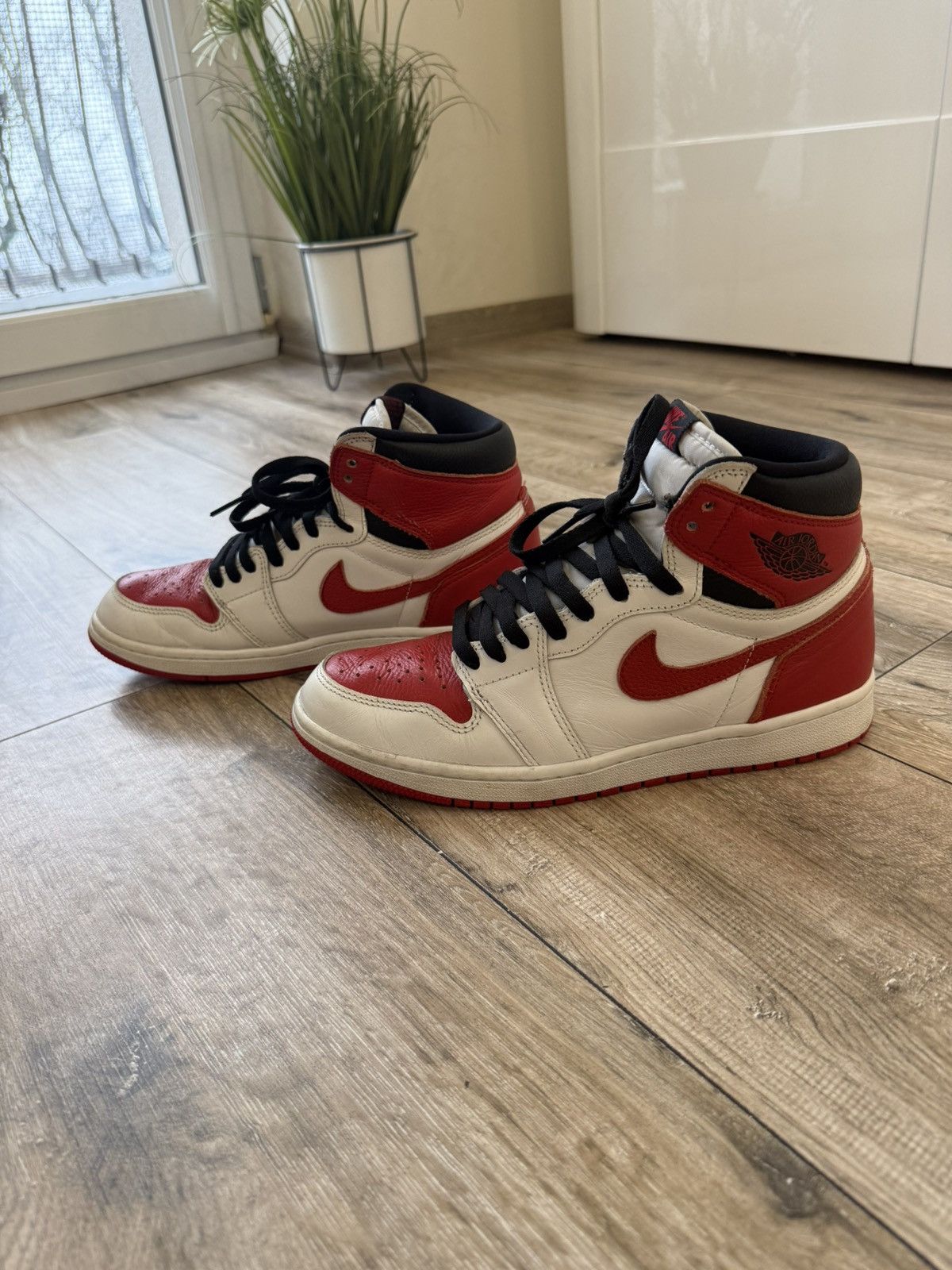 Jordan Brand Nike Air Jordan 1 Retro High OG Heritage Red/White Size US 8 / EU 41 - 2 Thumbnail