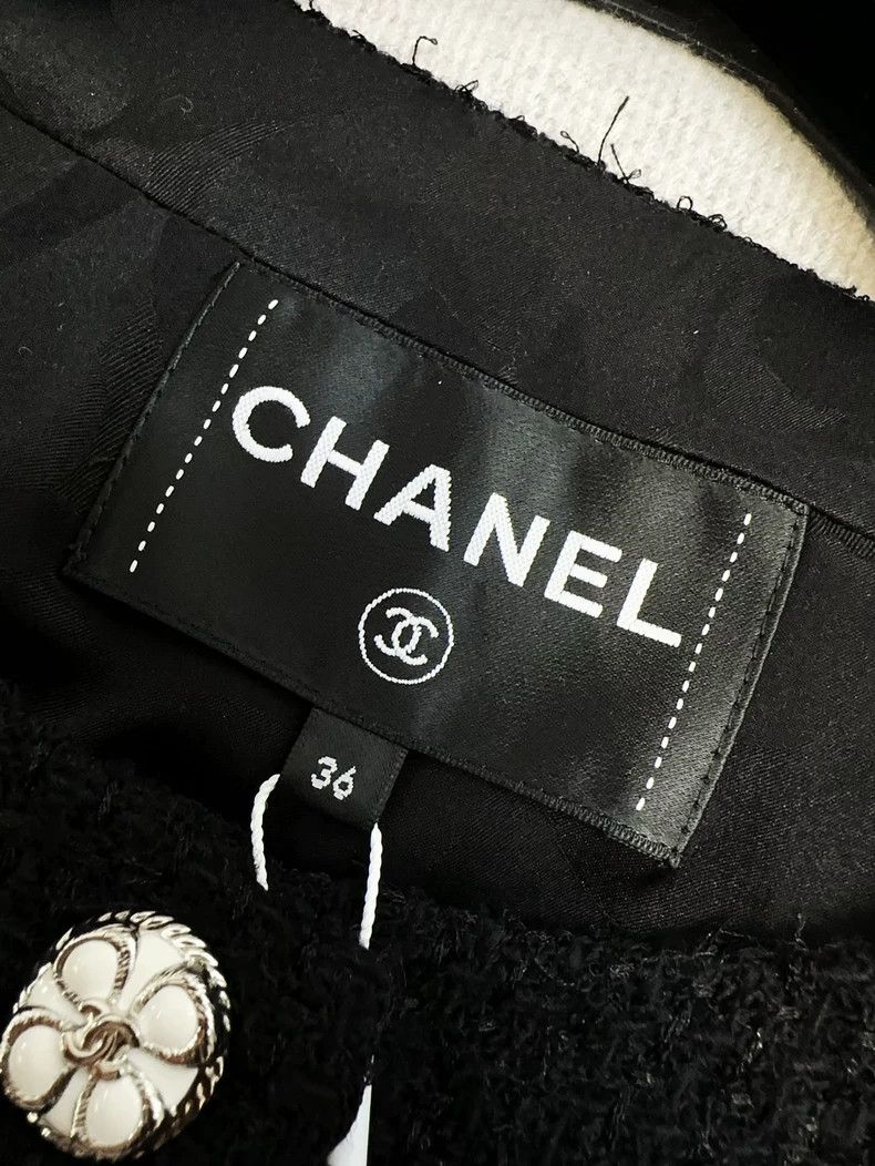 Chanel Chanel 24p popular black two-pocket rolled edge petal buck Size XS / US 0-2 / IT 36-38 - 4 Thumbnail