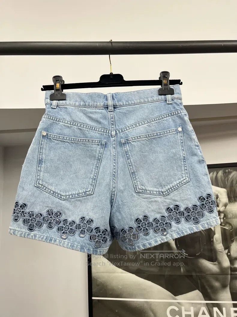 Chanel Chanel 24P hollowed-out floral high-waisted shorts Size 42" / US 20 - 3 Thumbnail