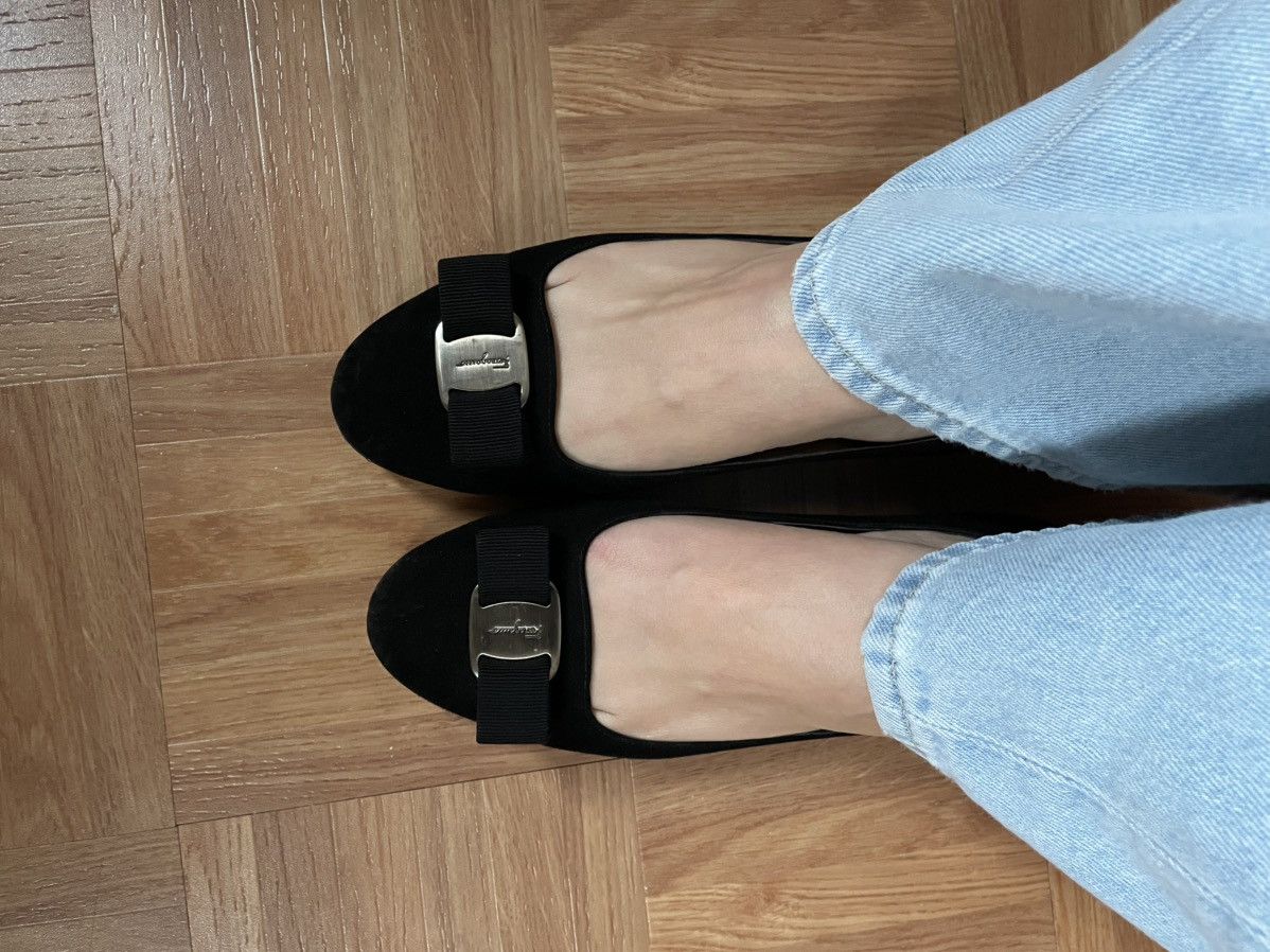 Salvatore Ferragamo Salvatore Ferragamo Flats with silver bow Size US 8 / IT 38 - 2 Thumbnail