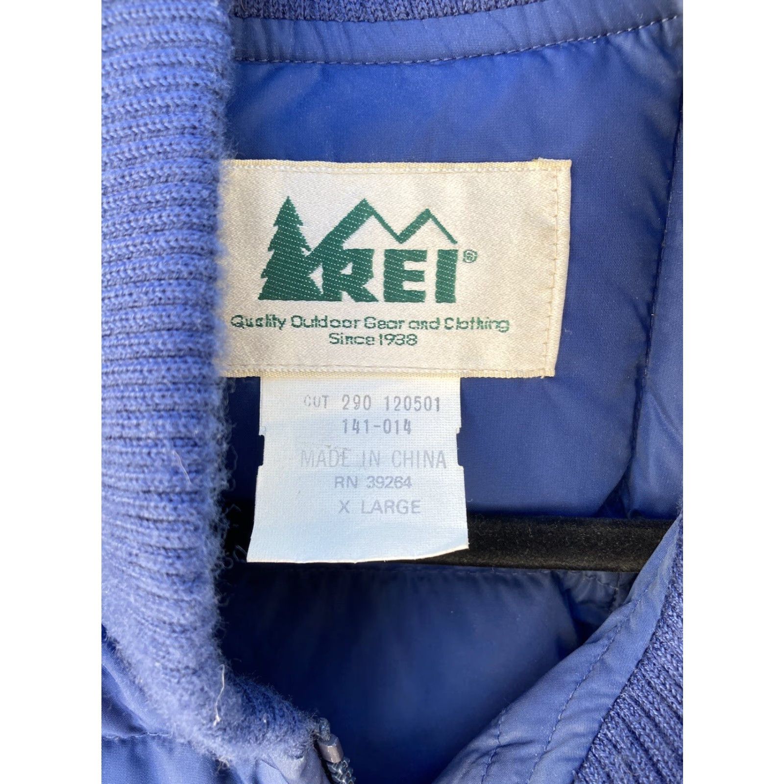 Vintage VINTAGE REI Men's Blue Solid Puffer Vest XL Down Winter Zip Pockets Jacket Vest (Mid-Length) Size US XL / EU 56 / 4 - 2 Thumbnail