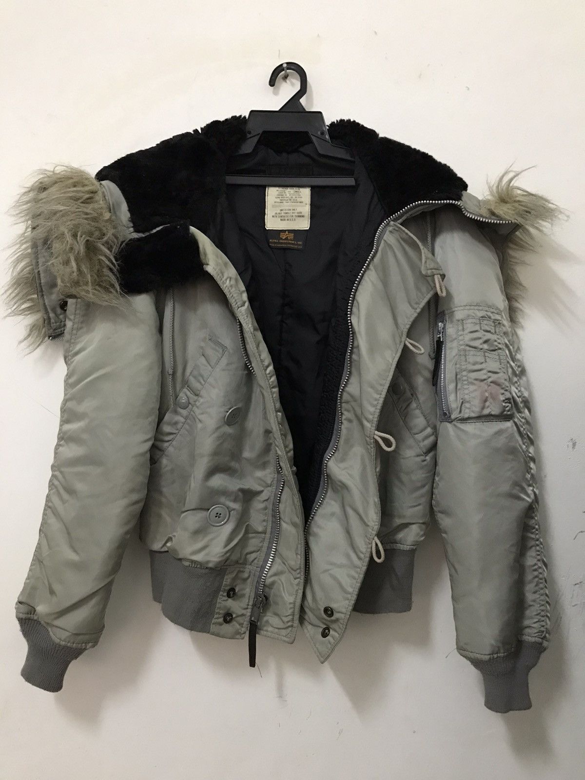 Alpha Industries Vintage Alpha Industries N-2B Flying Man Fur Hoodie Jacket Size US S / EU 44-46 / 1 - 5 Thumbnail