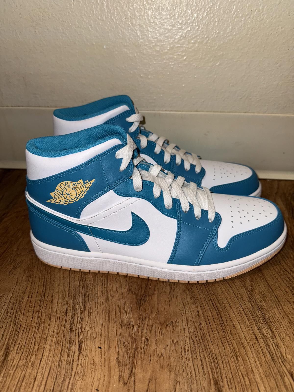 Nike Jordan 1 Mid Aquatone Sample Size US 9 / EU 42 - 1 Thumbnail