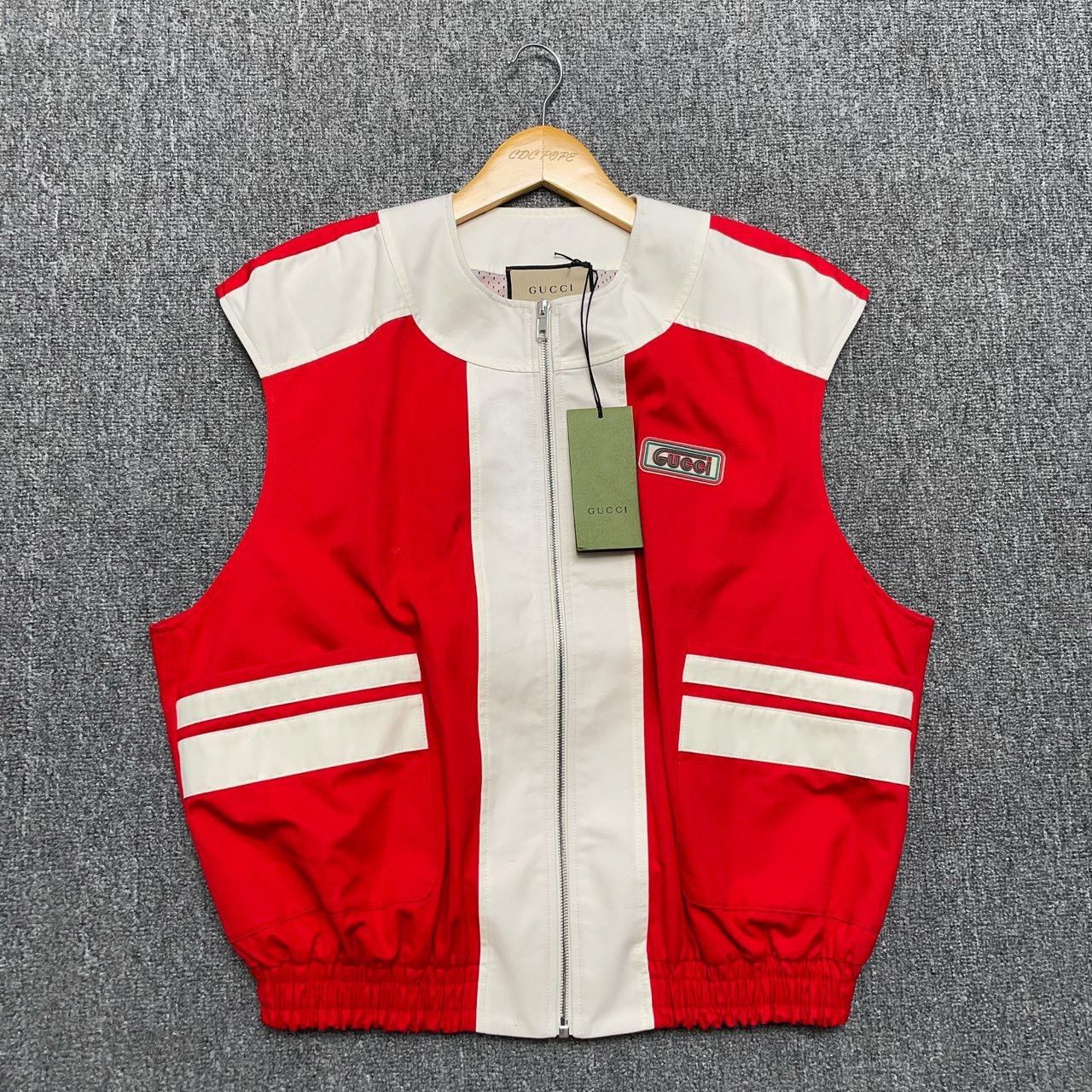 Gucci Red and white stitching zipper vest 2501-Nextarrow