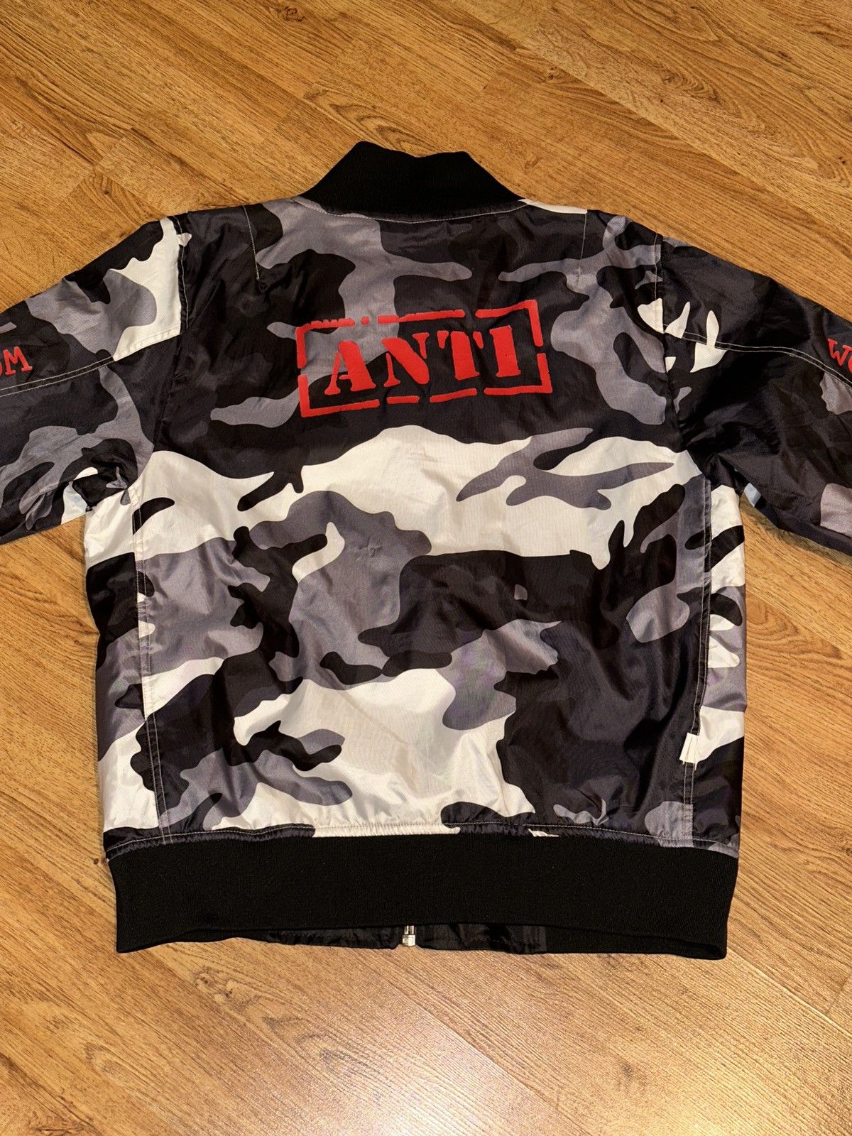 Rihanna Rihanna Anti 2016 World Tour Reversible Bomber Jacket FLAWS Size US L / EU 52-54 / 3 - 1 Thumbnail