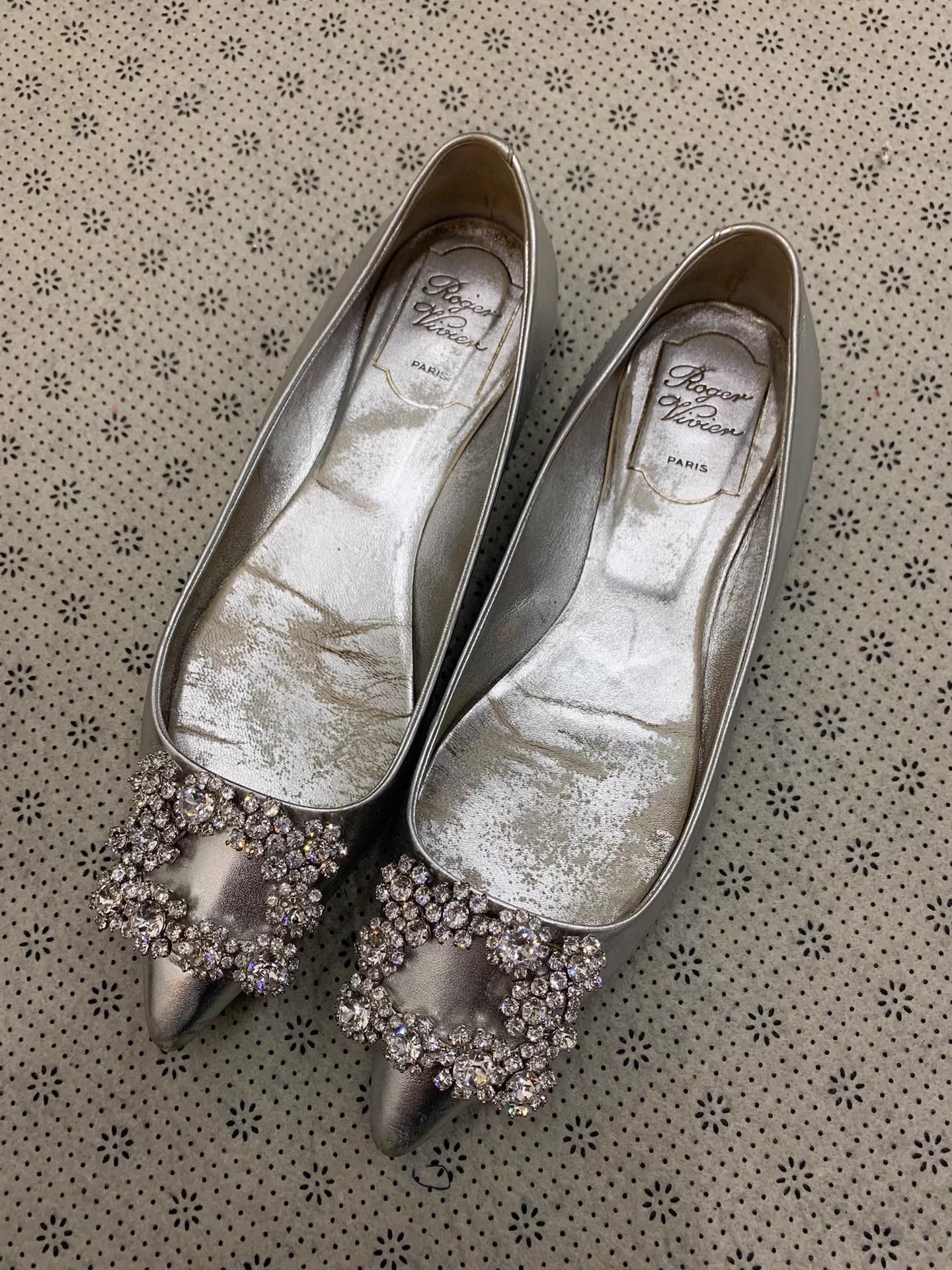 Roger Vivier Roger Vivier Silver Square Flats 36 Size US 5 / IT 35 - 1 Thumbnail