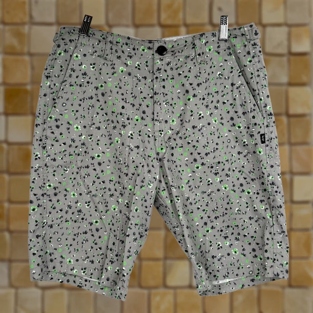 Vintage Stüssy Shorts Mens 32 Grey Floral Bermuda Cotton 10” Inseam Size US 32 / EU 48 - 1 Thumbnail