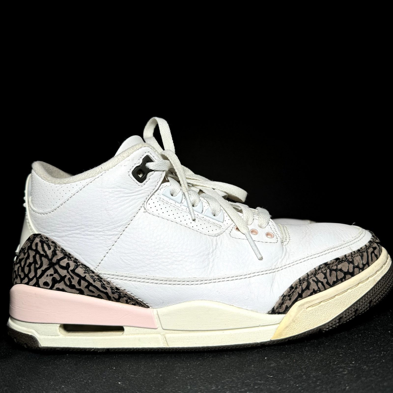 Jordan Brand × Nike Nike Air Jordan 3 Retro Neapolitan Women's Shoes - Size 9.5 Size US 9.5 / IT 39.5 - 8 Thumbnail