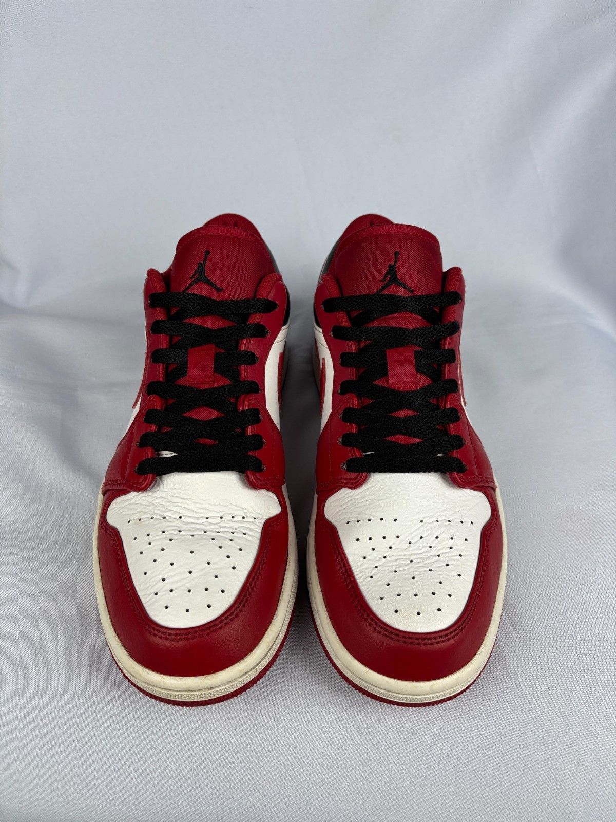 Jordan Brand Nike Air Jordan 1 Low Bulls Reverse Sneakers US 10 EU 44 Size US 10 / EU 43 - 2 Thumbnail