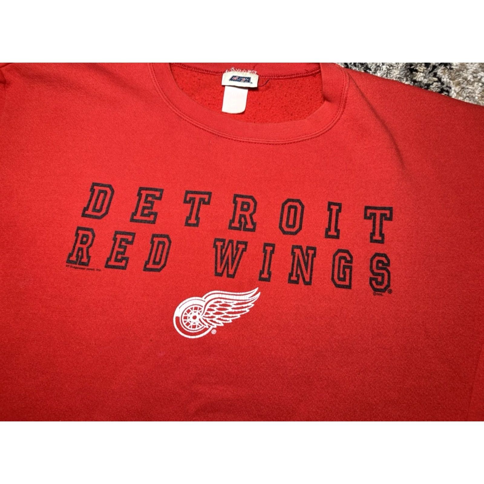 NHL VINTAGE Detroit Red Wings NHL Crewneck Sweatshirt Sweatshirt Large Red Unisex Adults 90s Hockey Pullover Embroidered Sweatshirt Size US L / EU 52-54 / 3 - 2 Thumbnail
