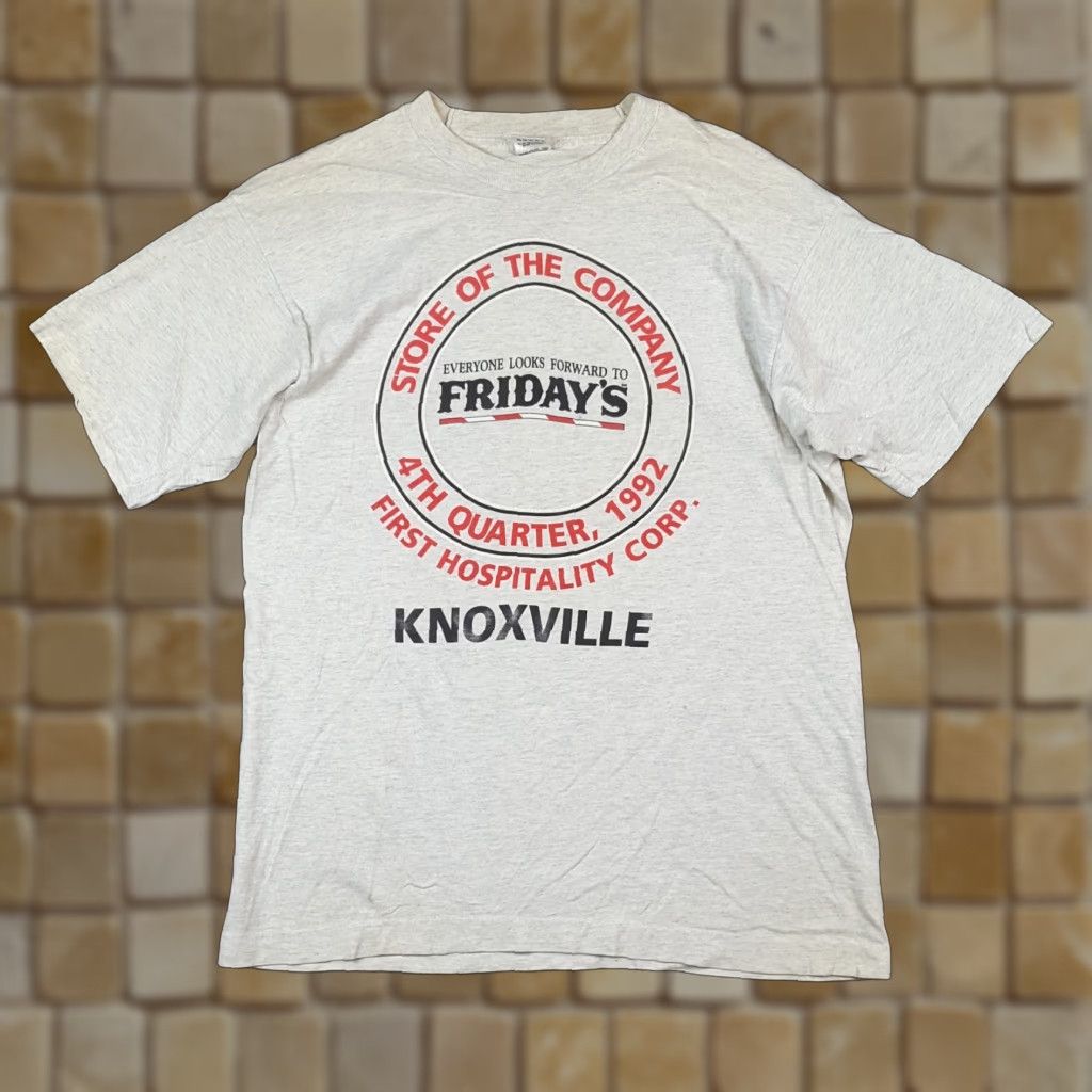 Fruit Of The Loom VINTAGE 90s TGI Fridays Faded Work T-Shirt Men's Size Large Gray Cotton Embroidered Logo Retro Workwear Size US L / EU 52-54 / 3 - 1 Thumbnail