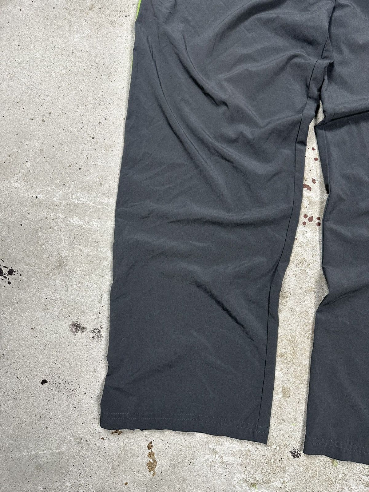 Nike × Vintage Vintage Y2K Nike Baggy Grey Track Pants Swoosh Rare Size US 34 / EU 50 - 4 Thumbnail