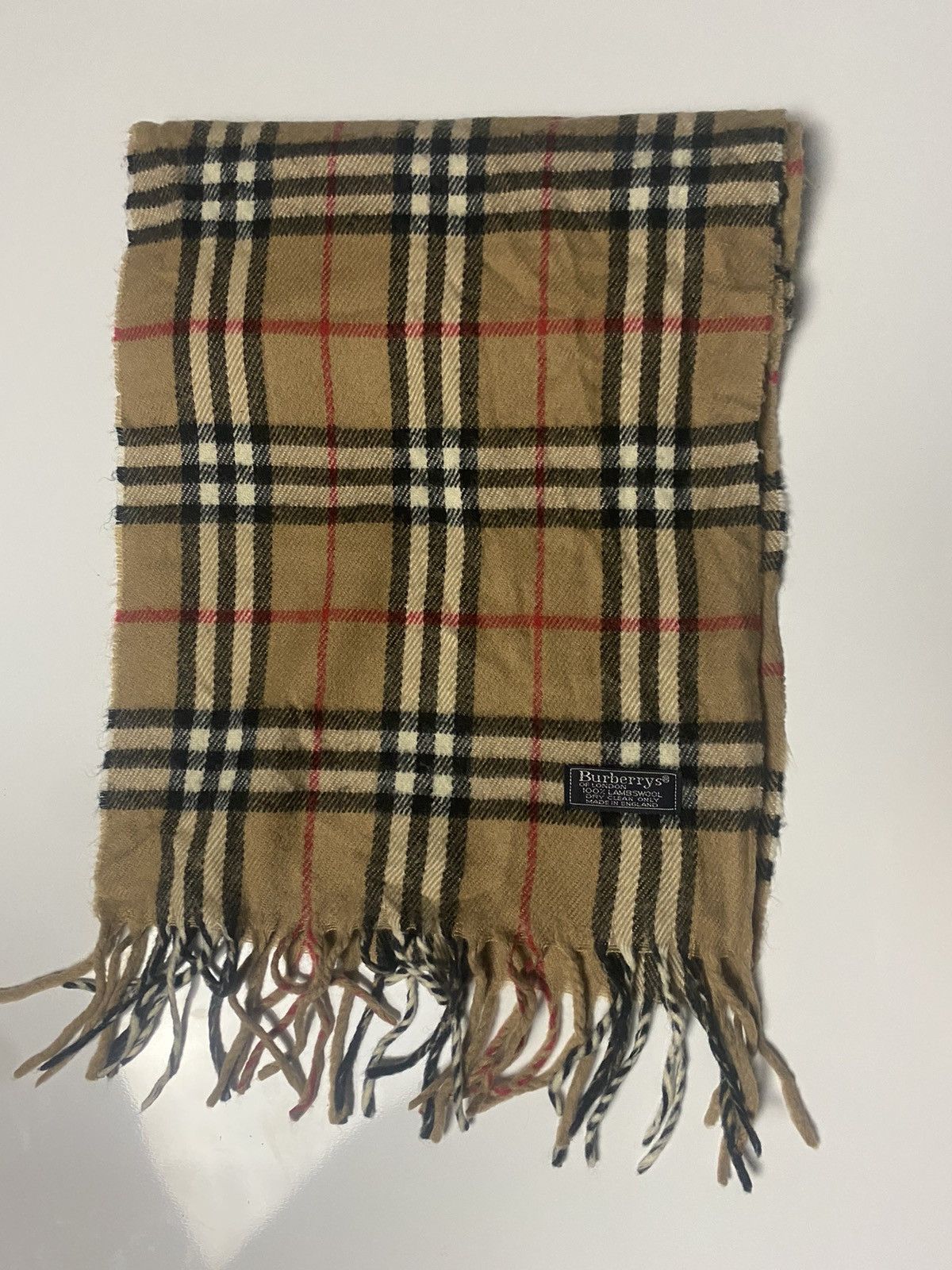 Glamorous Gold Toned Oval Shaped Belt Accentuating Waist Chain Embellished with Hugs and Kisses Accents