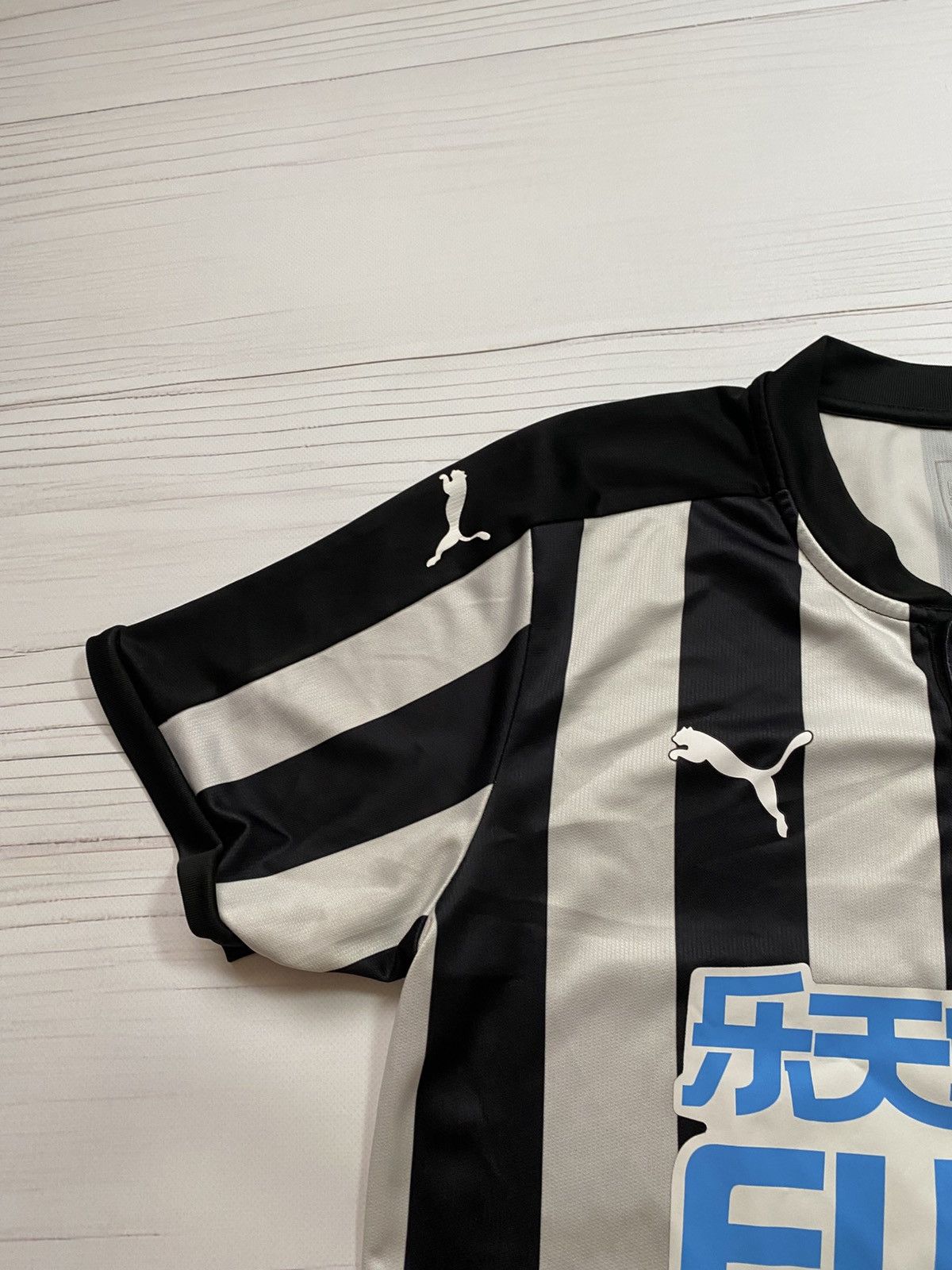 Vintage Puma Newcasle United 2017/18 home football y2k t shirt Size US M / EU 48-50 / 2 - 11 Thumbnail