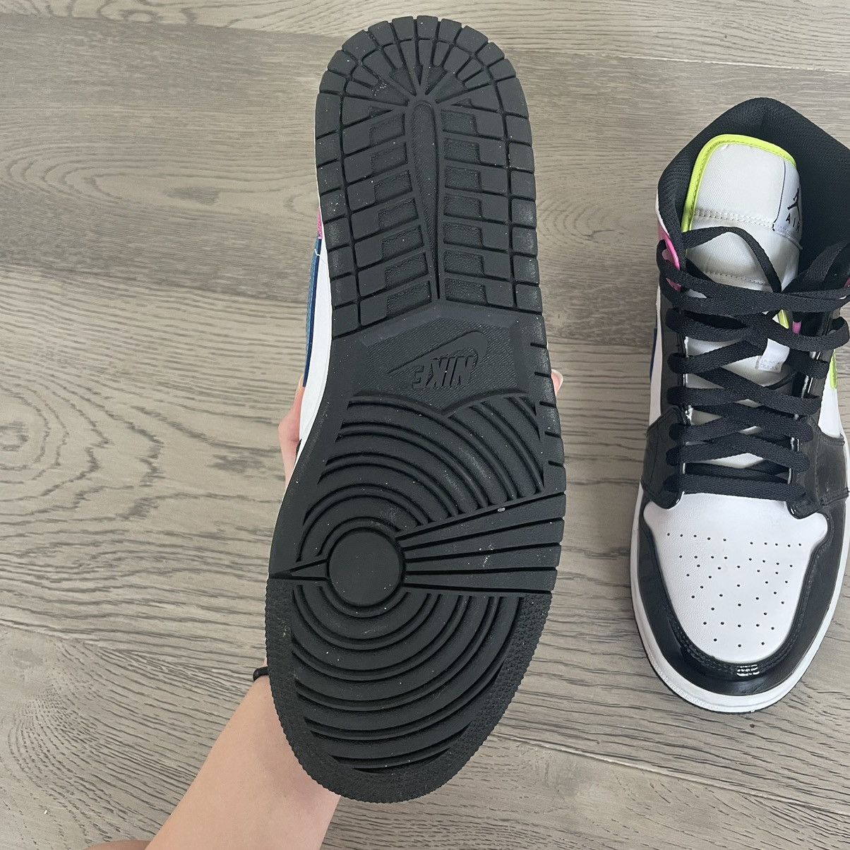 Air Jordan 1 Mid White Black Cyber Pink