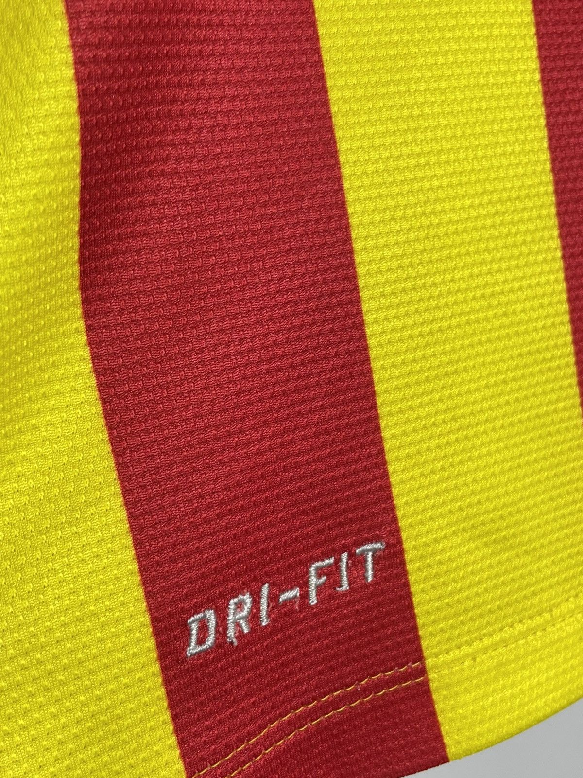 Nike F.C Barcelona Nike Y2k Blokecore 2014/15 Football Shirt Size US S / EU 44-46 / 1 - 8 Thumbnail