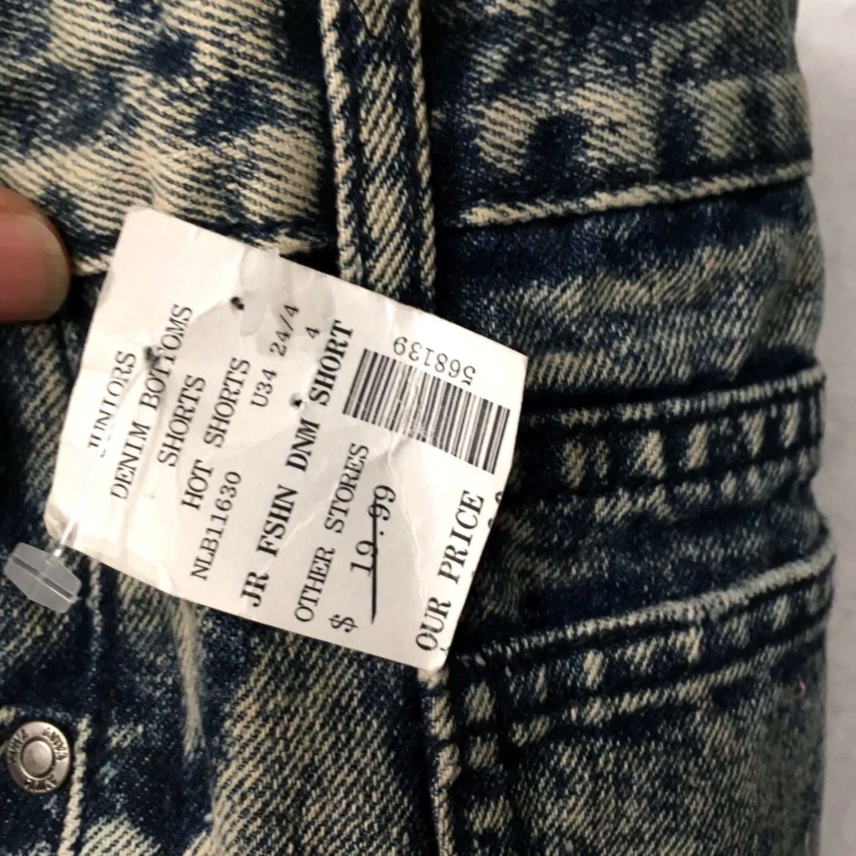 Vintage aviva j Womens Size 7 daisy dukes Shorts patches Pocket Blue Size 28" / US 6 / IT 42 - 5 Thumbnail