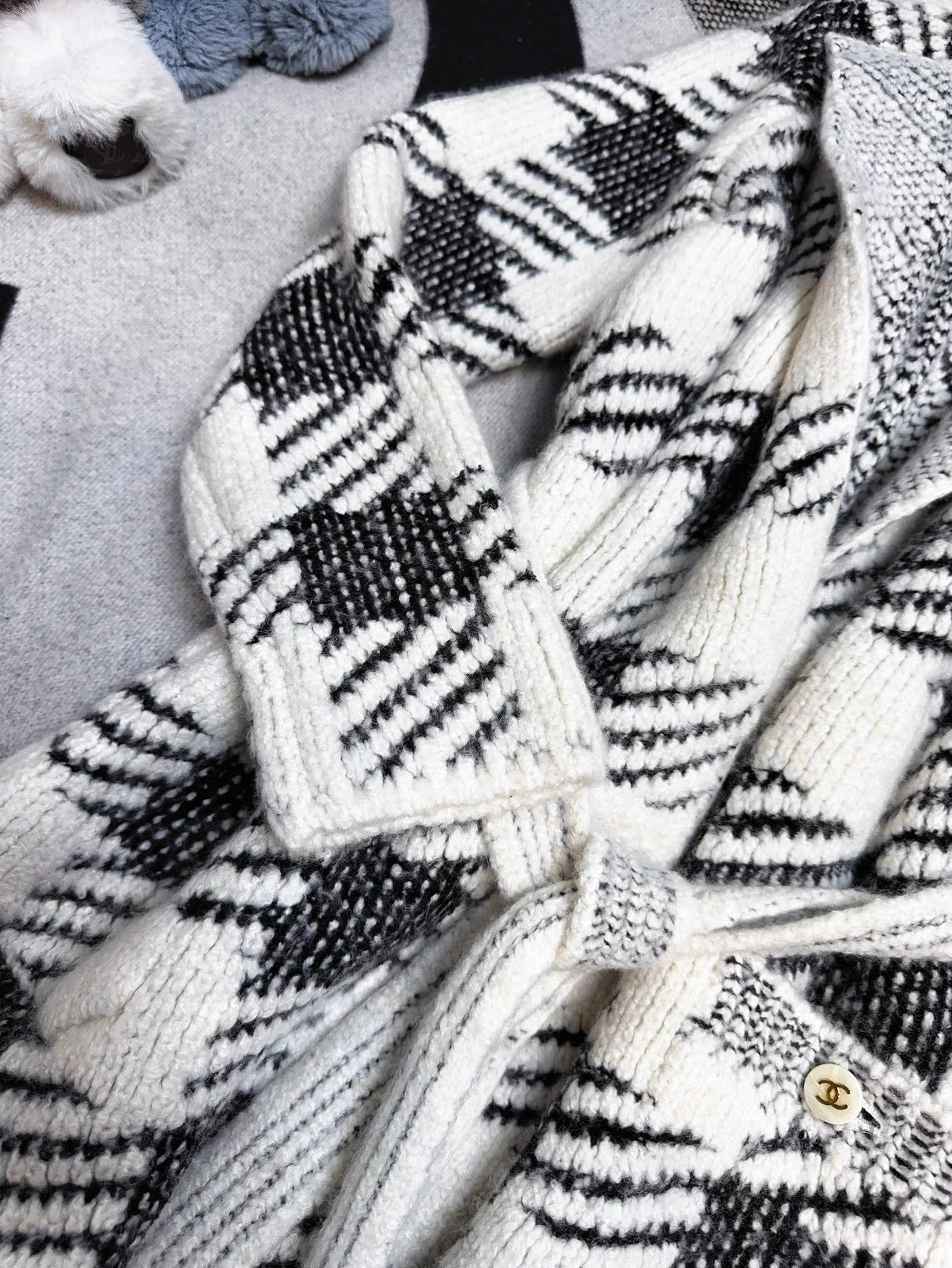 Chanel Chanel 18B Black & White Check Cardigan with Belt Size 36 Size XS / US 0-2 / IT 36-38 - 6 Thumbnail