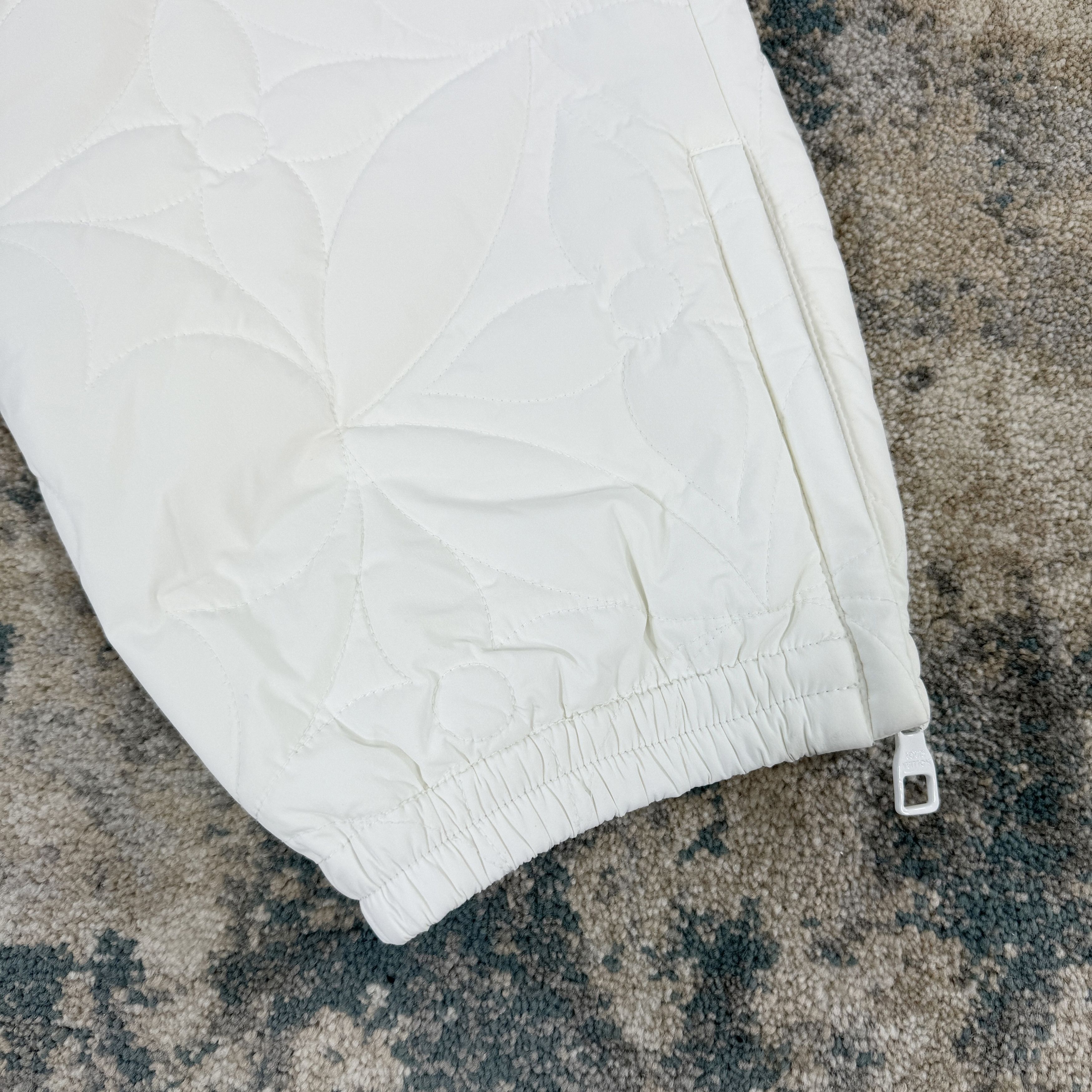 Louis Vuitton Louis Vuitton 1A9FS8 LVSE Sporty Trousers In White RRP £1350 Size US 32 / EU 48 - 6 Thumbnail