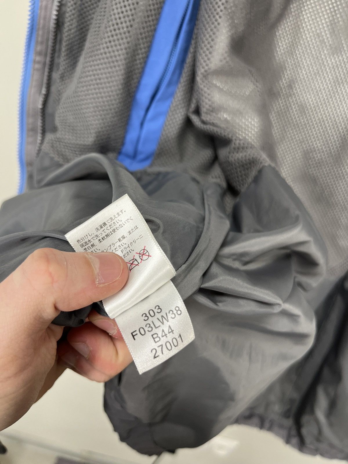 The North Face Vintage The North Face Gore-Tex Nylon Hooded Outdoor Jacket Size US L / EU 52-54 / 3 - 25 Thumbnail