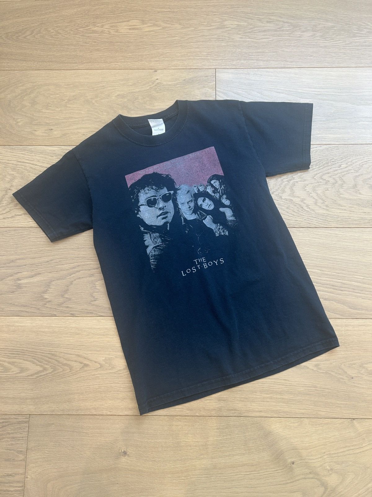 Gildan 1999 “The Lost Boys” Tee Short Size US S / EU 44-46 / 1 - 1 Thumbnail