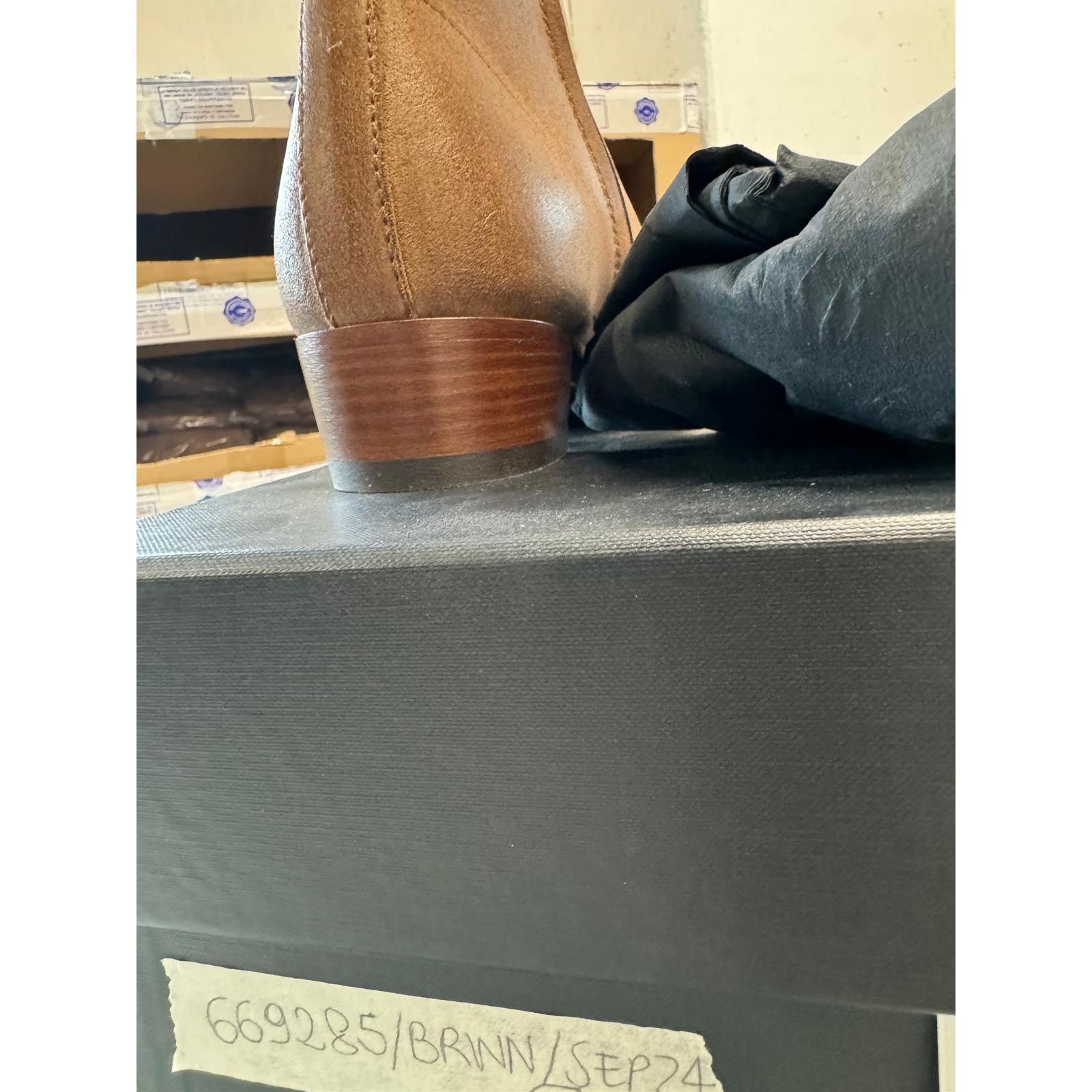 Saint Laurent Paris o1alsimx924 Q:2 / 669285 Wyatt Chelsea Suede Boots in Brown Size US 7 / EU 40 - 19 Thumbnail
