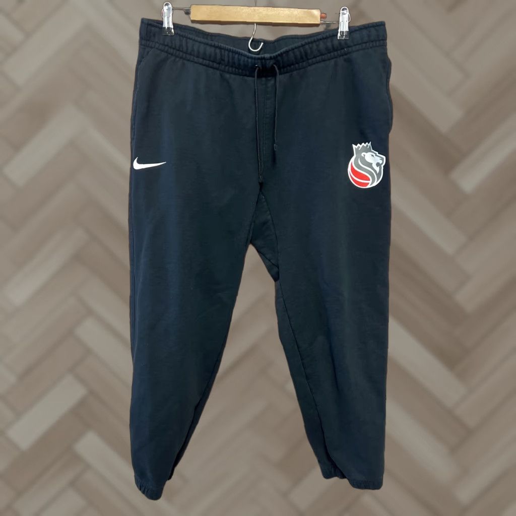 Nike VINTAGE Nike Sacramento Kings Men’s XL NBA Team Basketball Sweatpants Joggers Size US 37 - 1 Thumbnail