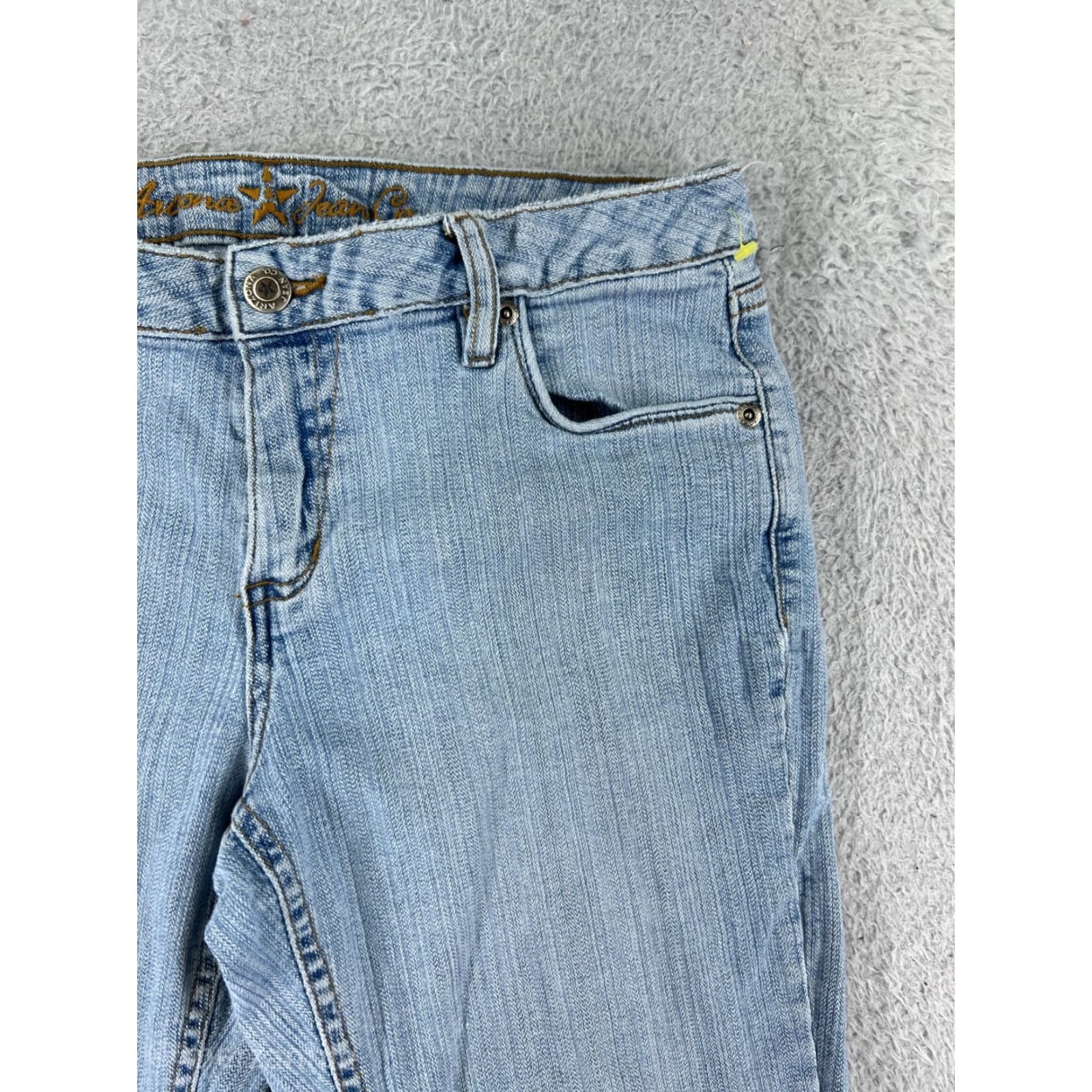 Vintage Arizona Jeans Pants Womens 5 Blue Denim Capri Cotton Blend Stretch Light Wash Pockets Regular Logo Embroidered Front Flat Front kick off Size 27" / US 4 / IT 40 - 7 Thumbnail